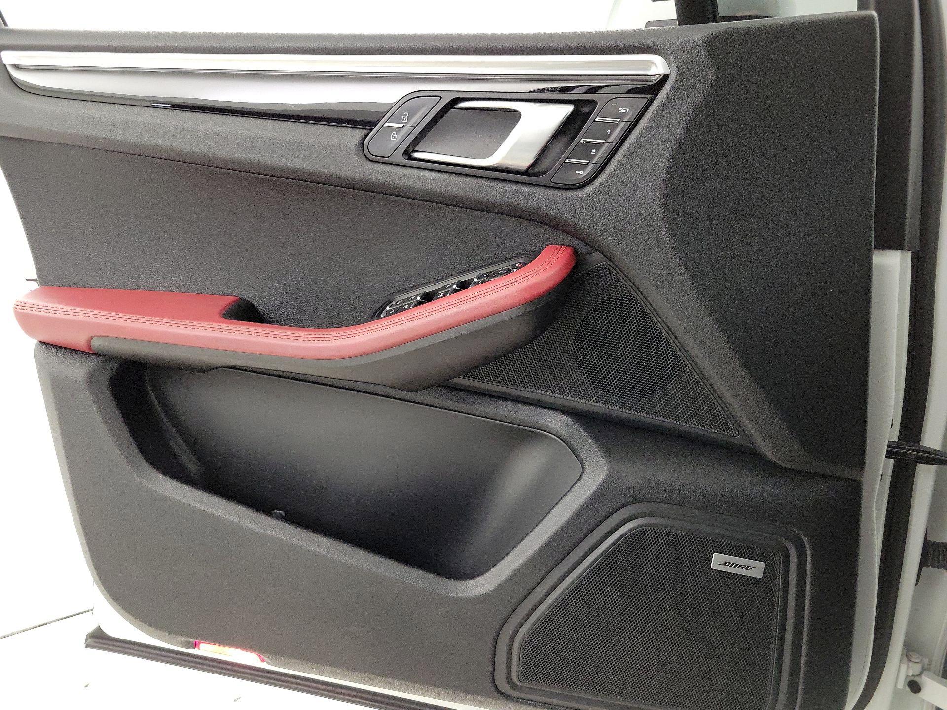 Thumbnail: 2021 Porsche Macan - 12