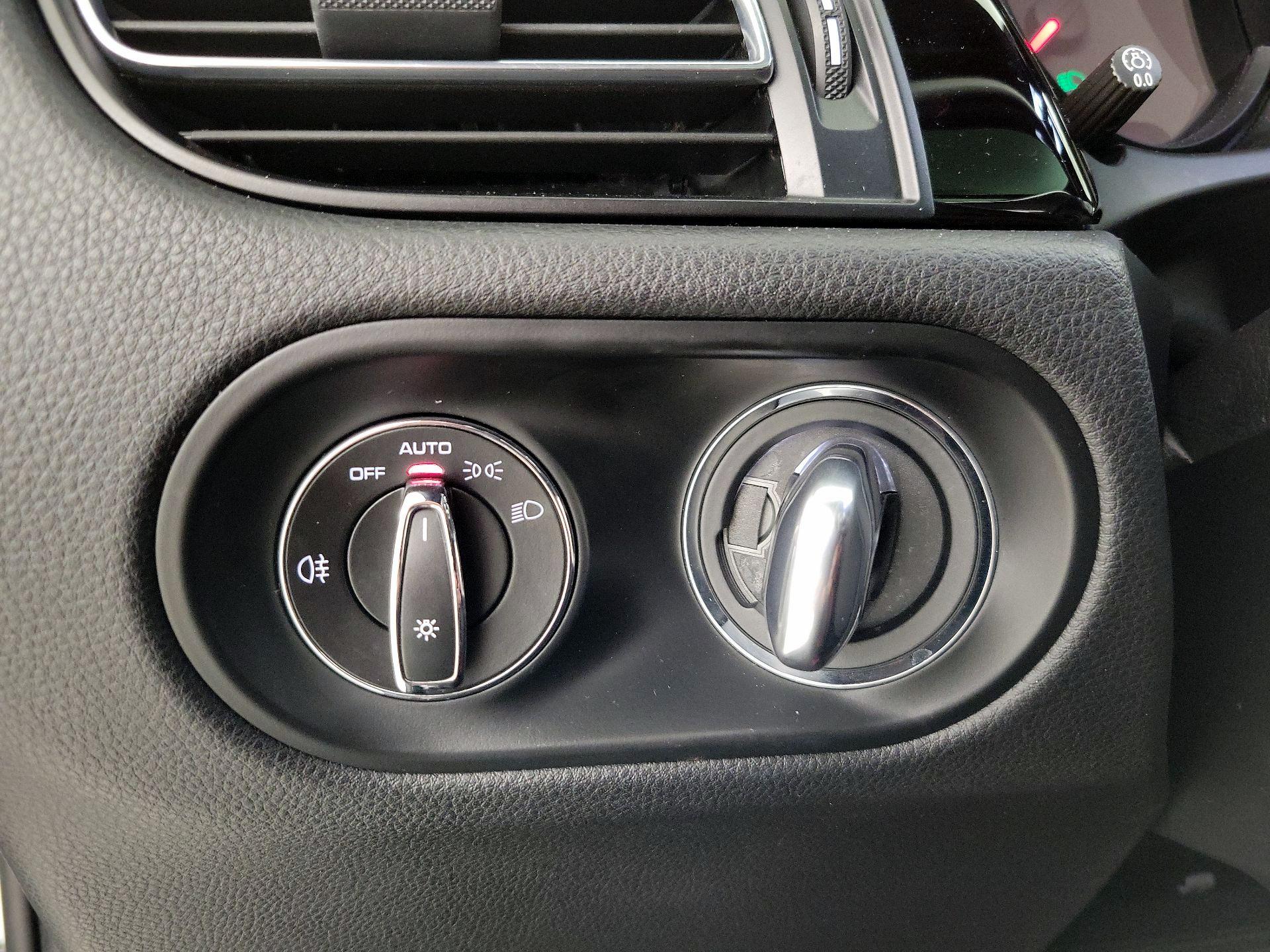 Thumbnail: 2021 Porsche Macan - 13