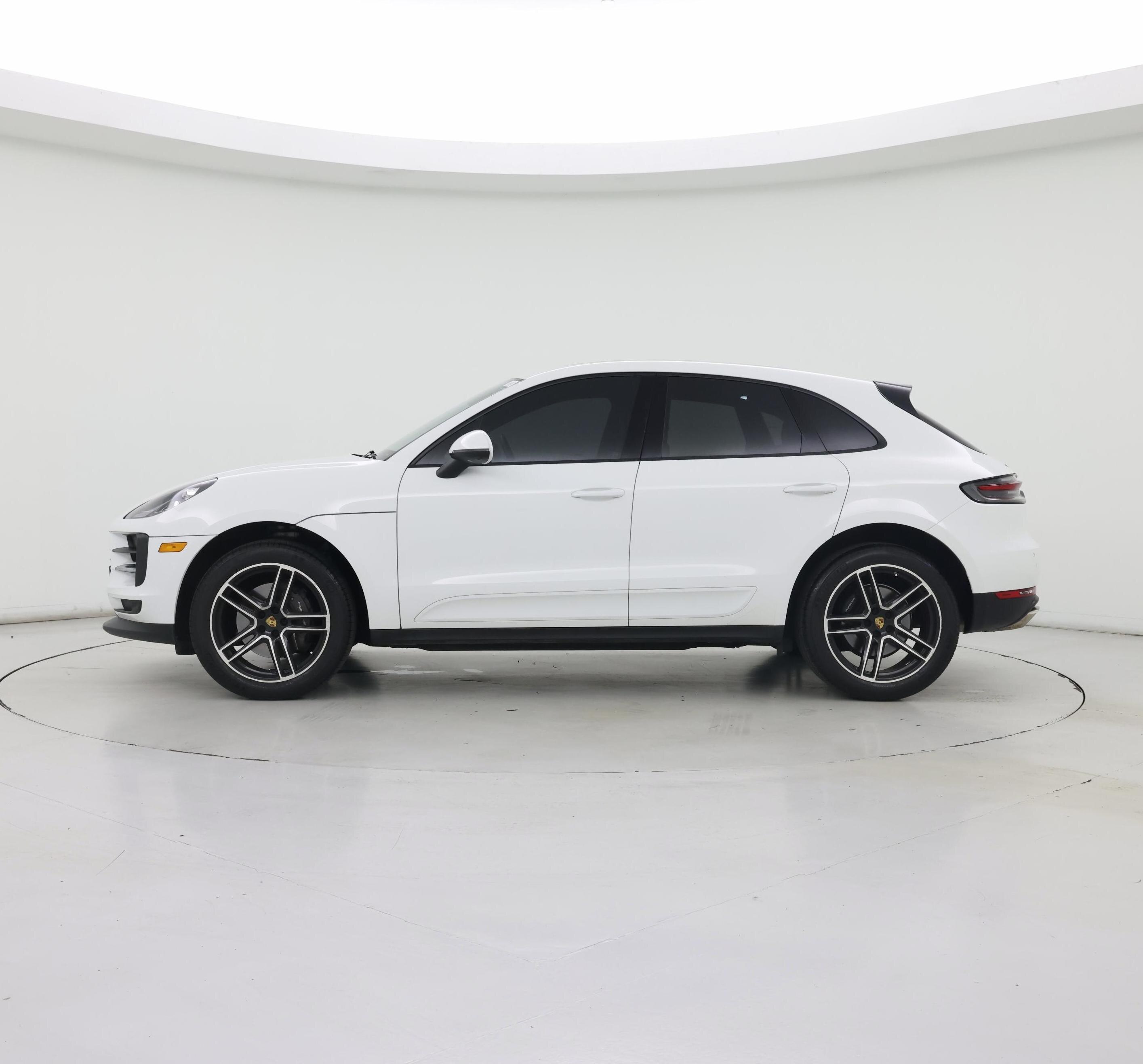 Thumbnail: 2021 Porsche Macan - 3
