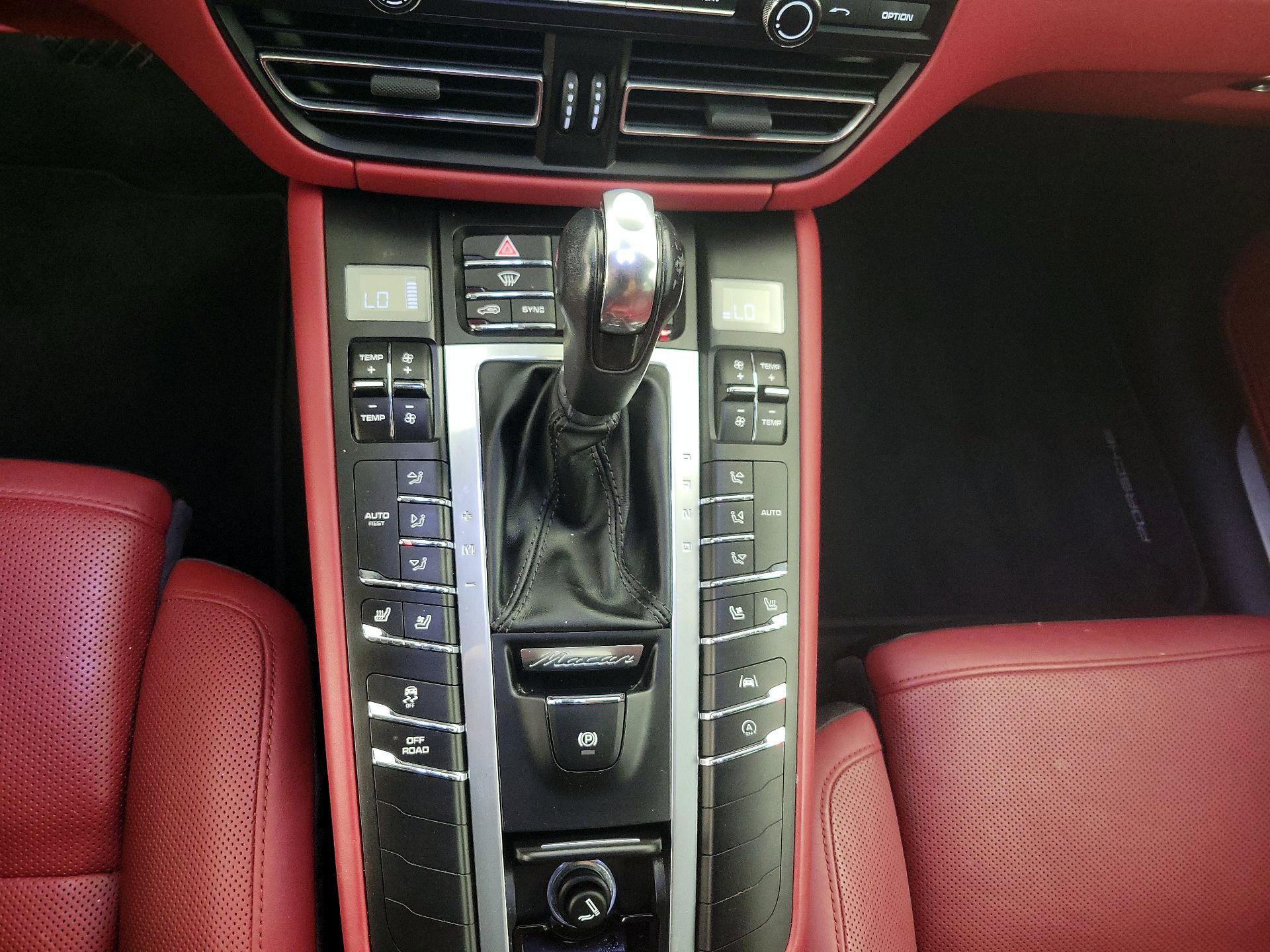 Thumbnail: 2020 Porsche Macan - 18