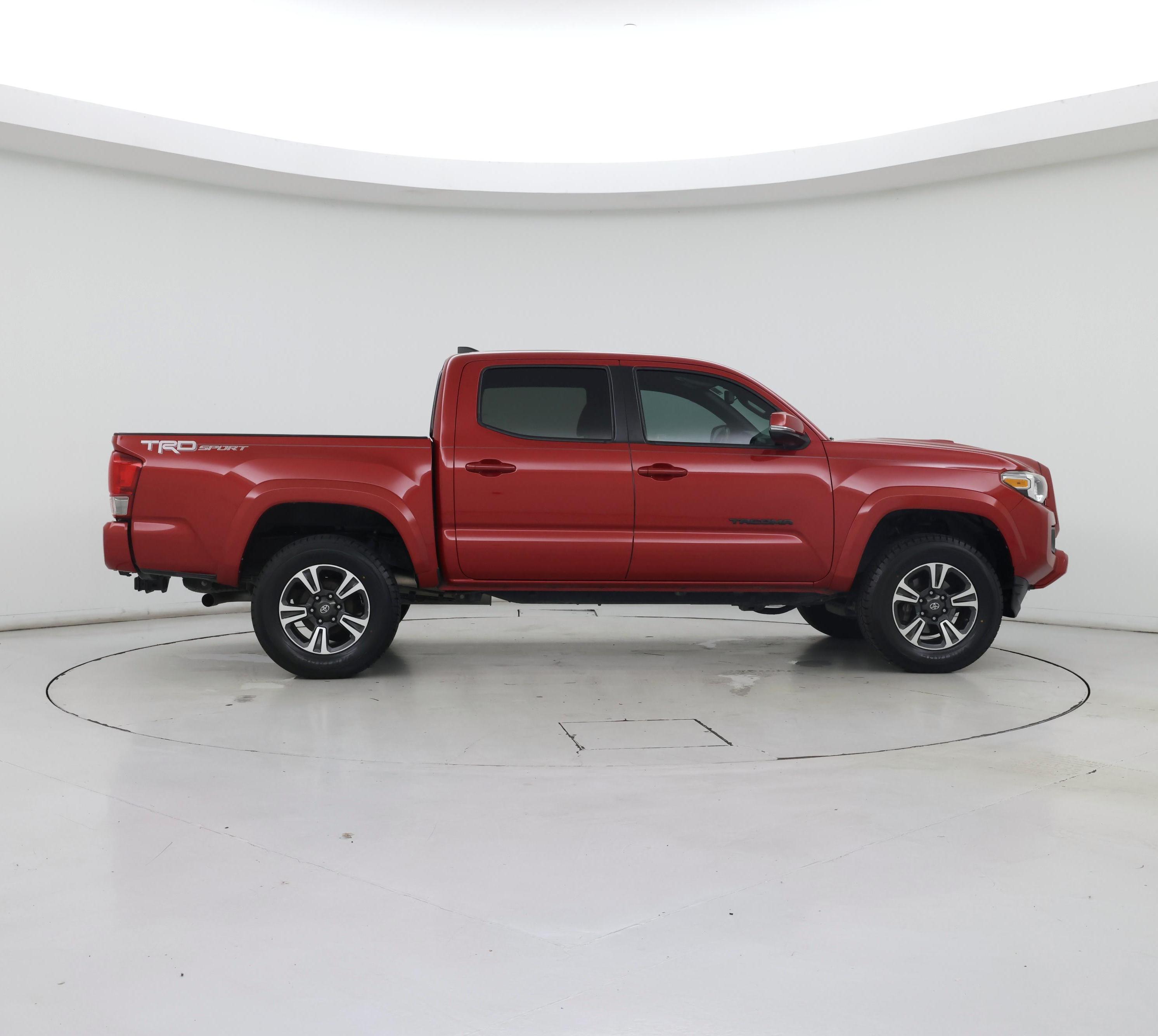 Thumbnail: 2017 Toyota Tacoma - 7