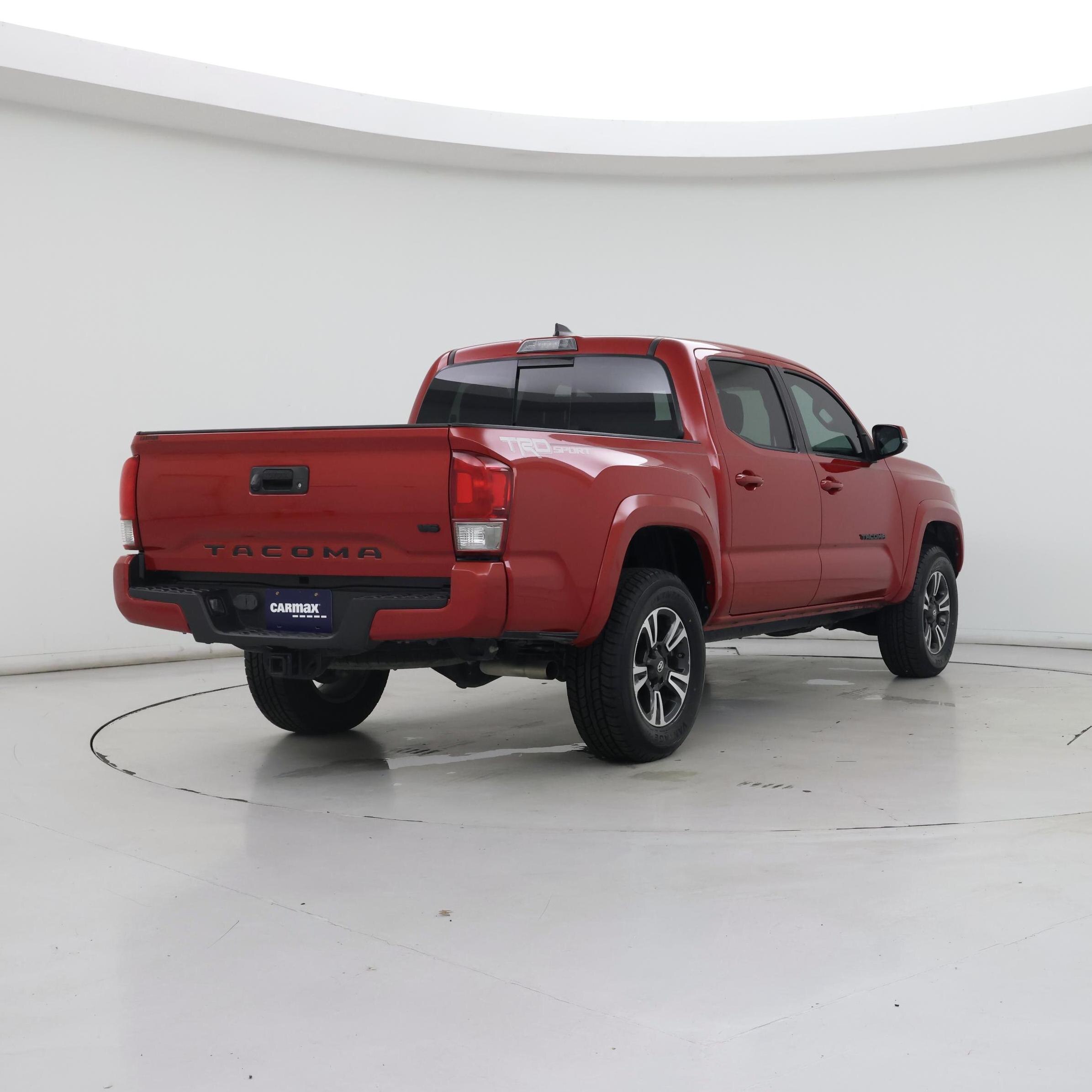 Thumbnail: 2017 Toyota Tacoma - 8
