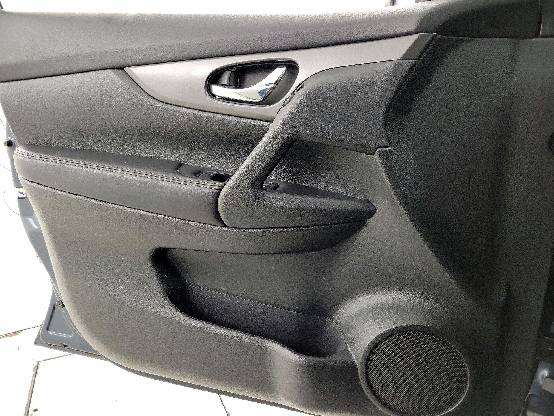 Thumbnail: 2015 Nissan Rogue - 12