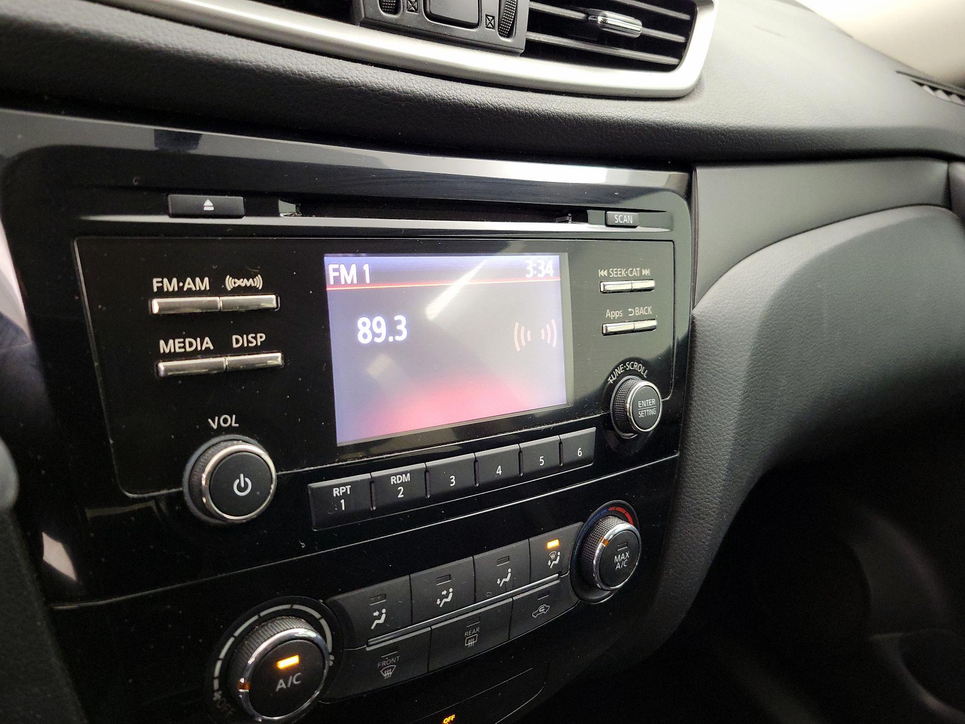 Thumbnail: 2015 Nissan Rogue - 15