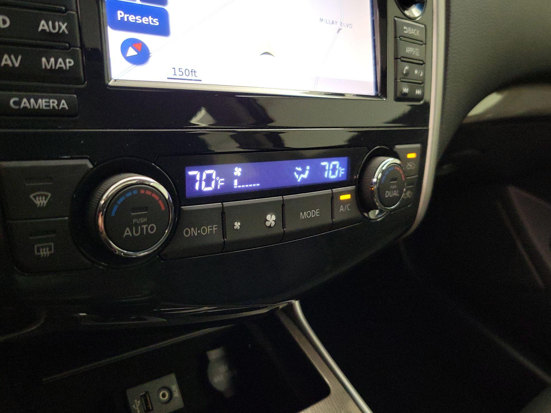 Thumbnail: 2014 Nissan Altima - 17