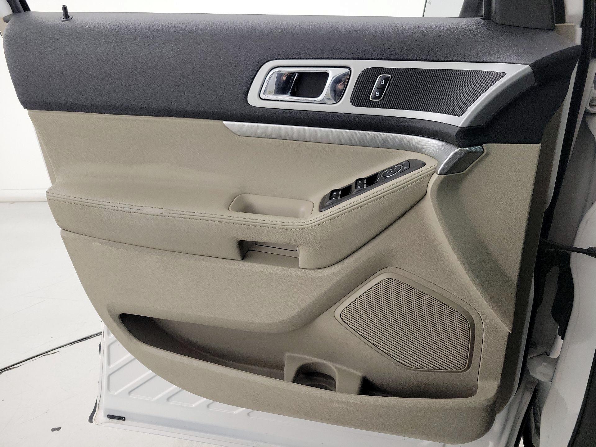 Thumbnail: 2013 Ford Explorer - 11