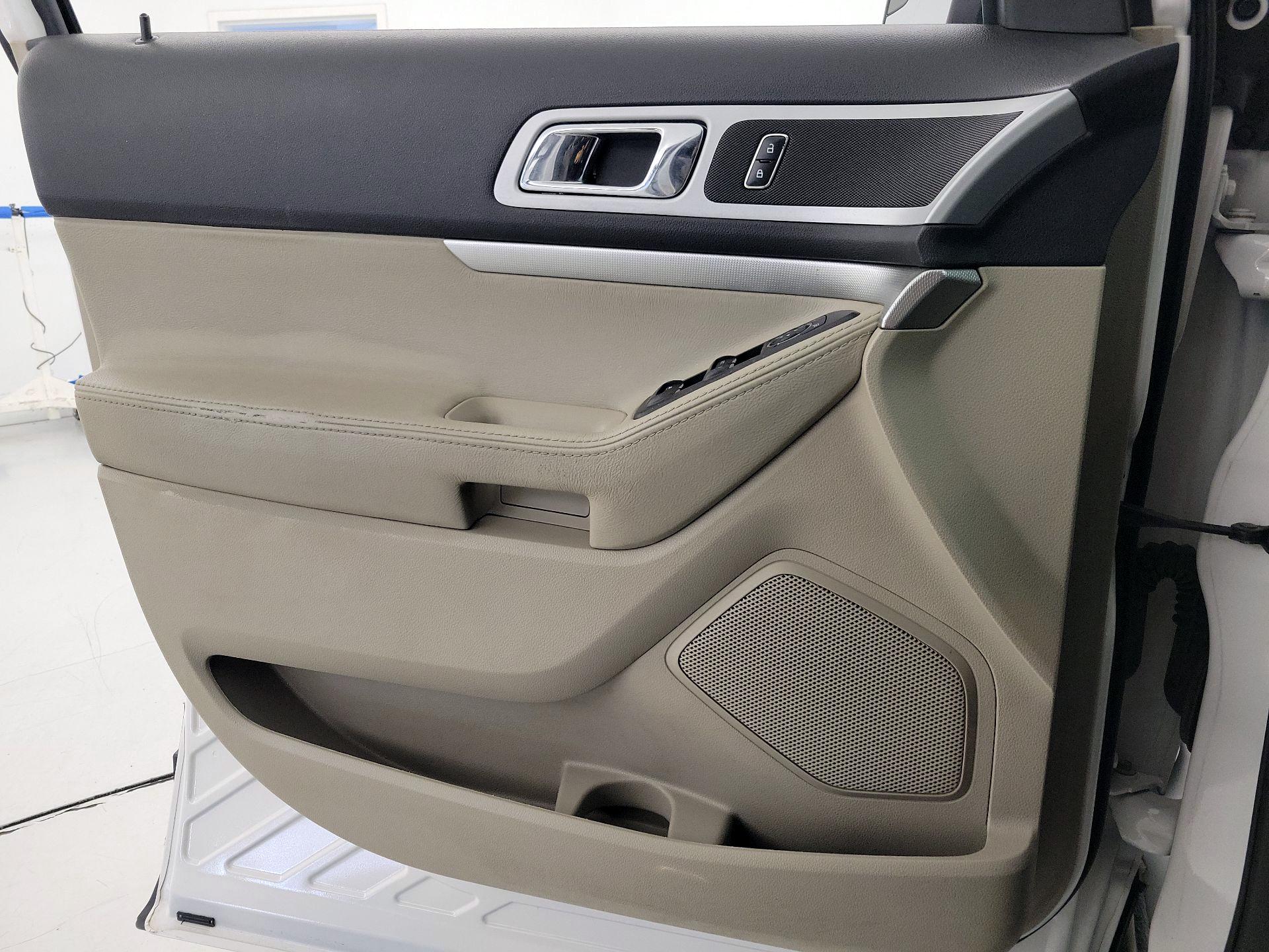 Thumbnail: 2013 Ford Explorer - 12