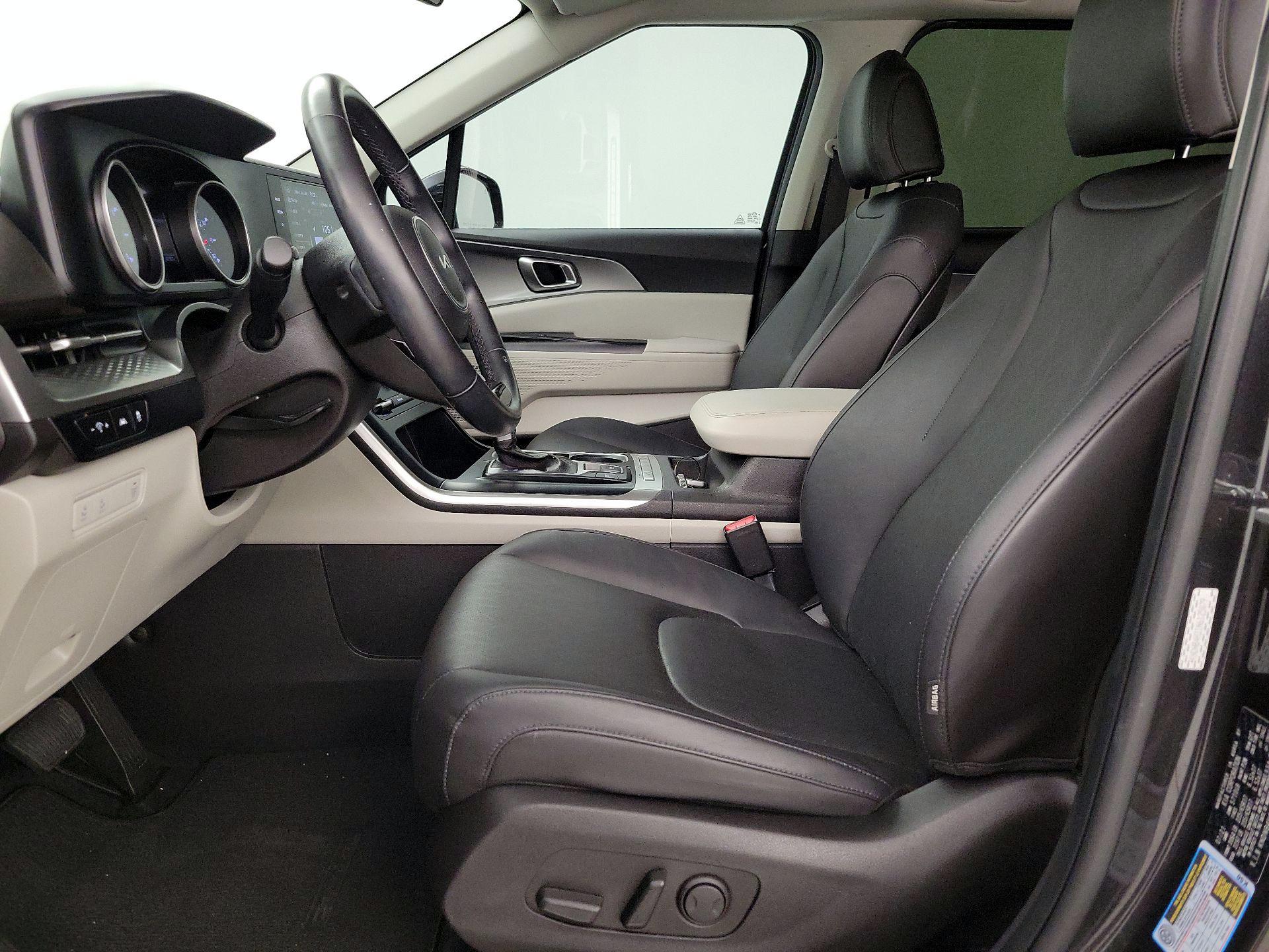 Thumbnail: 2022 Kia Carnival - 11