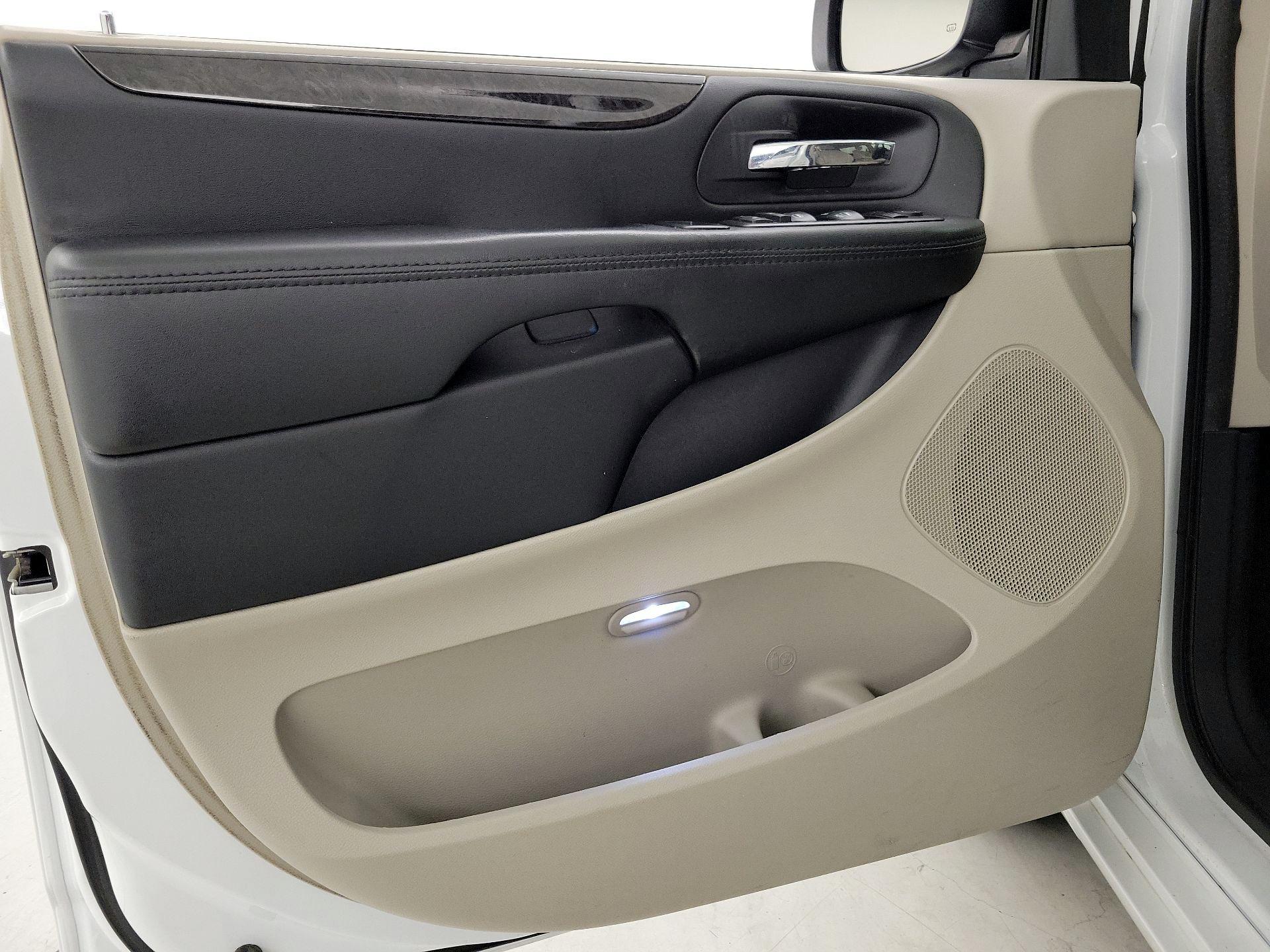 Thumbnail: 2018 Dodge Grand Caravan - 12