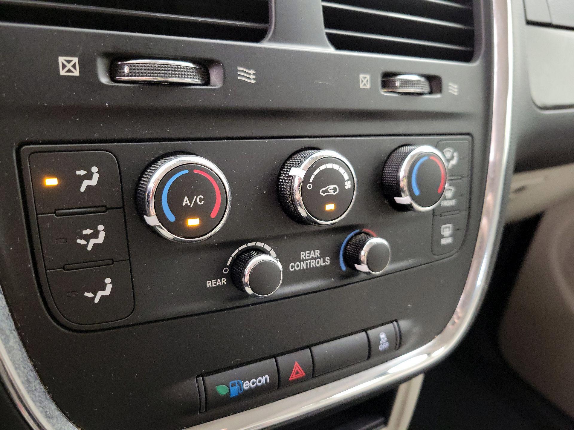 Thumbnail: 2018 Dodge Grand Caravan - 16