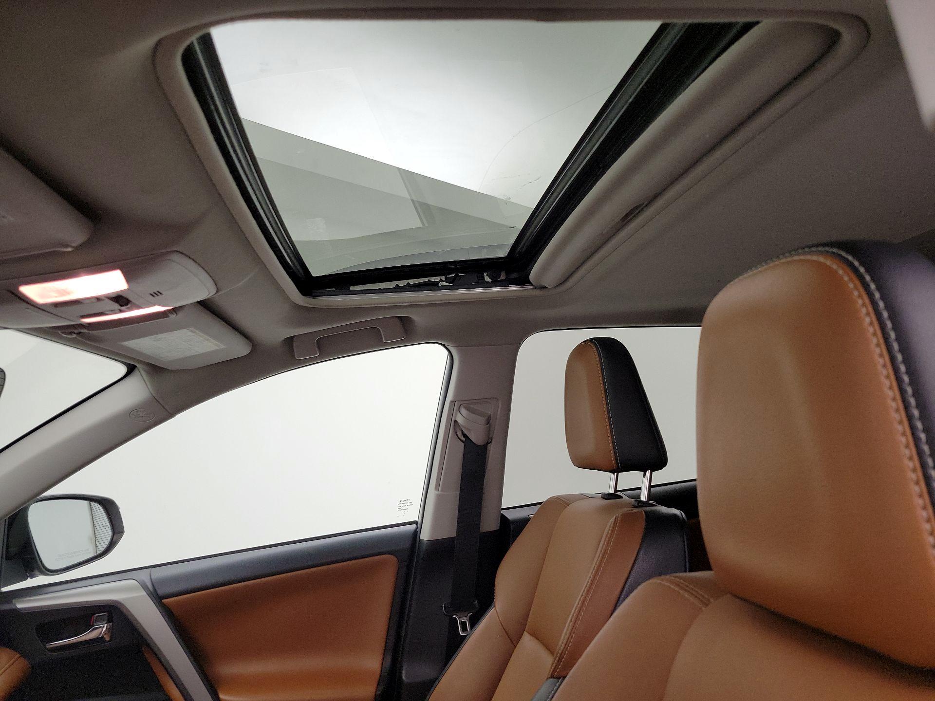 Thumbnail: 2017 Toyota RAV4 - 18