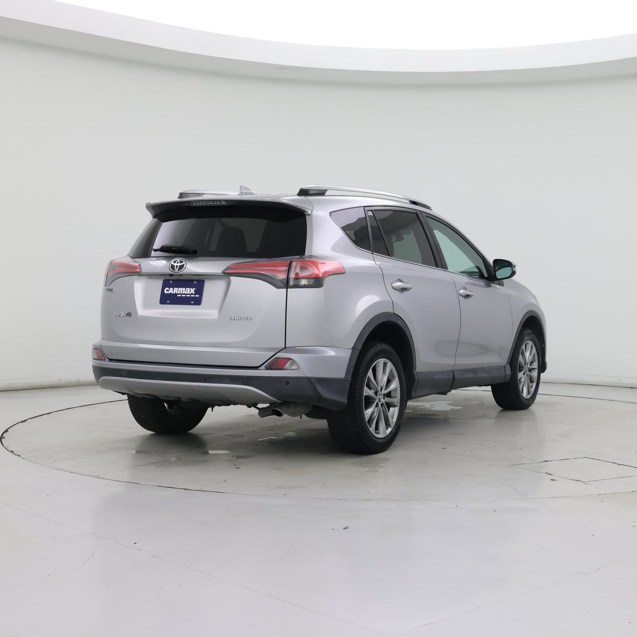 Thumbnail: 2017 Toyota RAV4 - 8