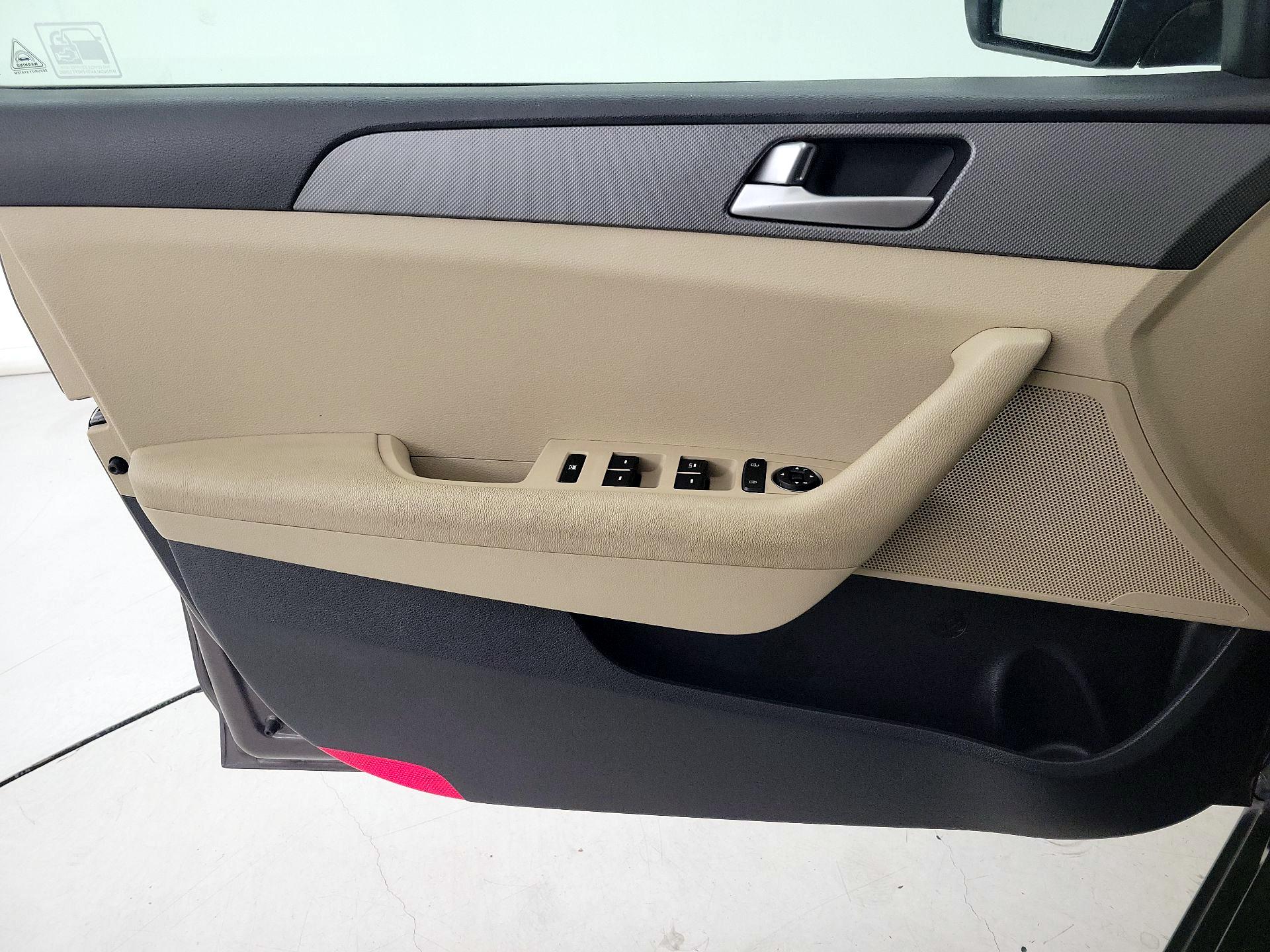 Thumbnail: 2016 Hyundai Sonata - 12
