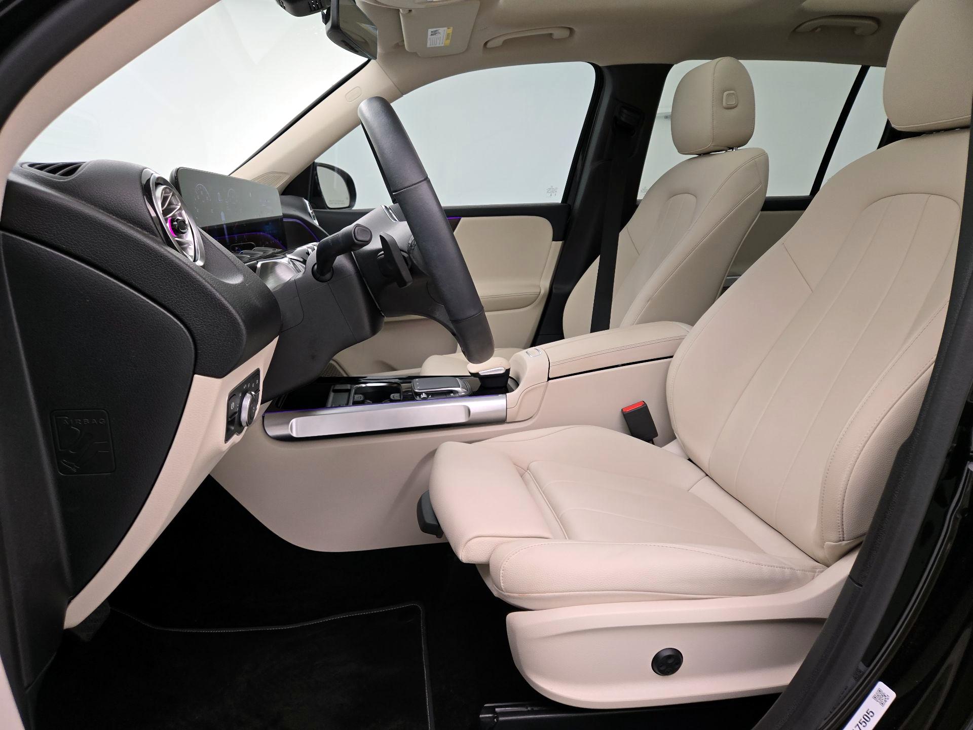 Thumbnail: 2023 Mercedes-Benz GLB - 11