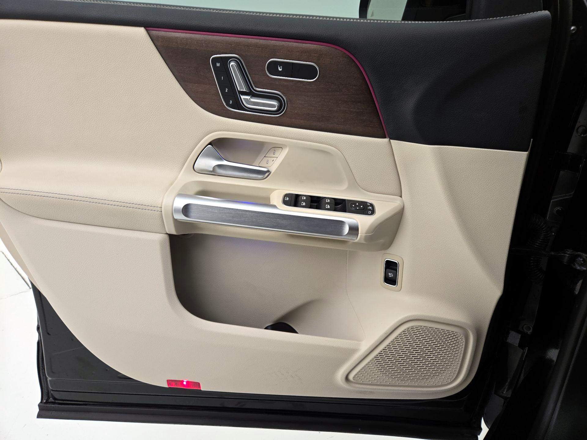 Thumbnail: 2023 Mercedes-Benz GLB - 12