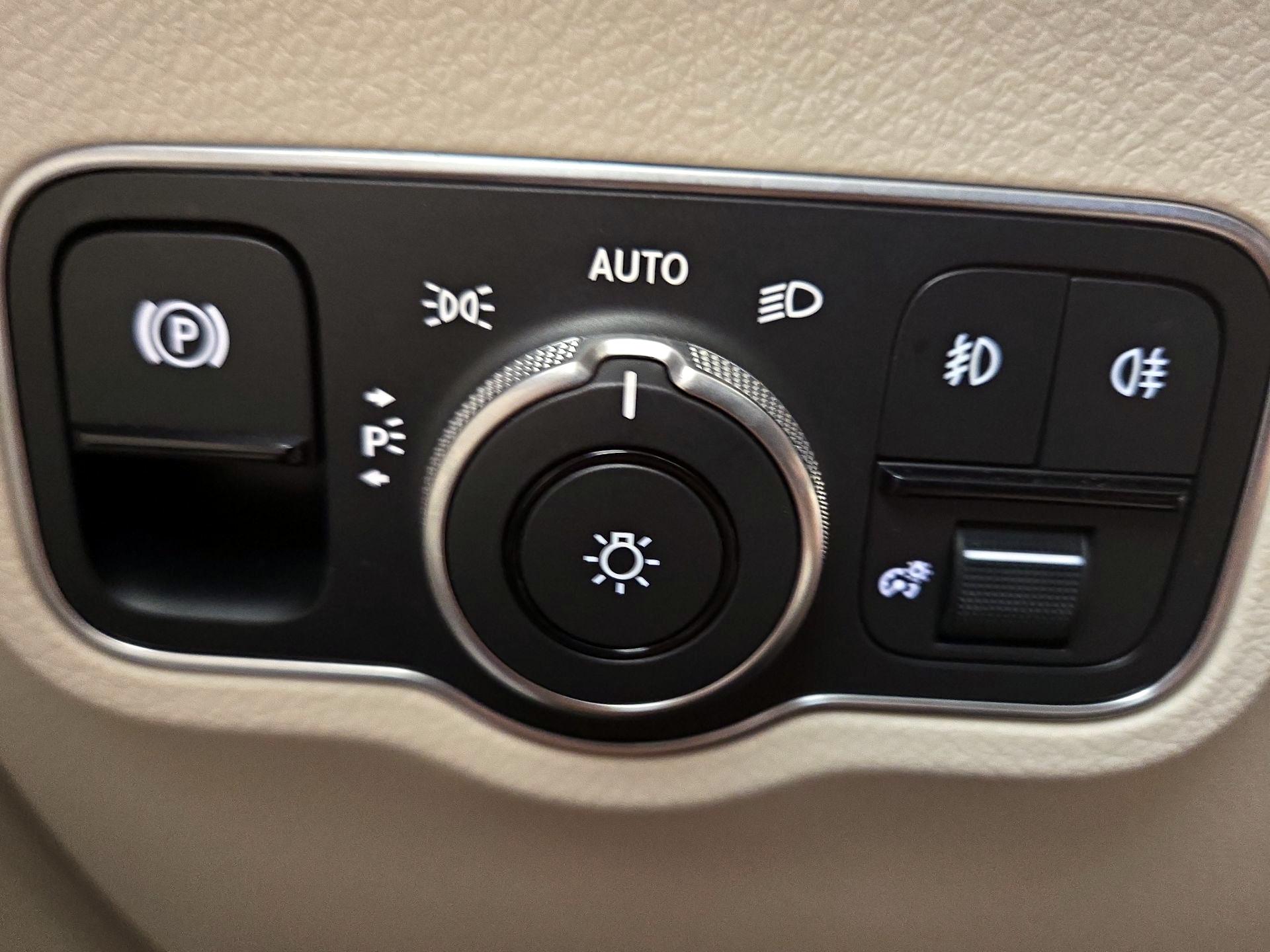 Thumbnail: 2023 Mercedes-Benz GLB - 13