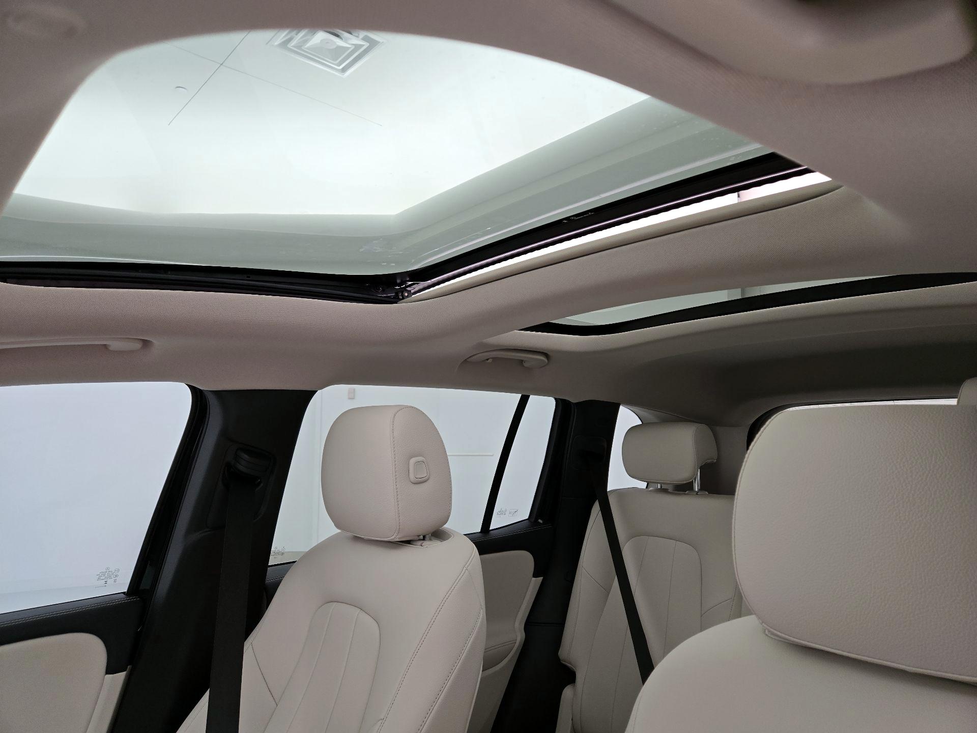 Thumbnail: 2023 Mercedes-Benz GLB - 18