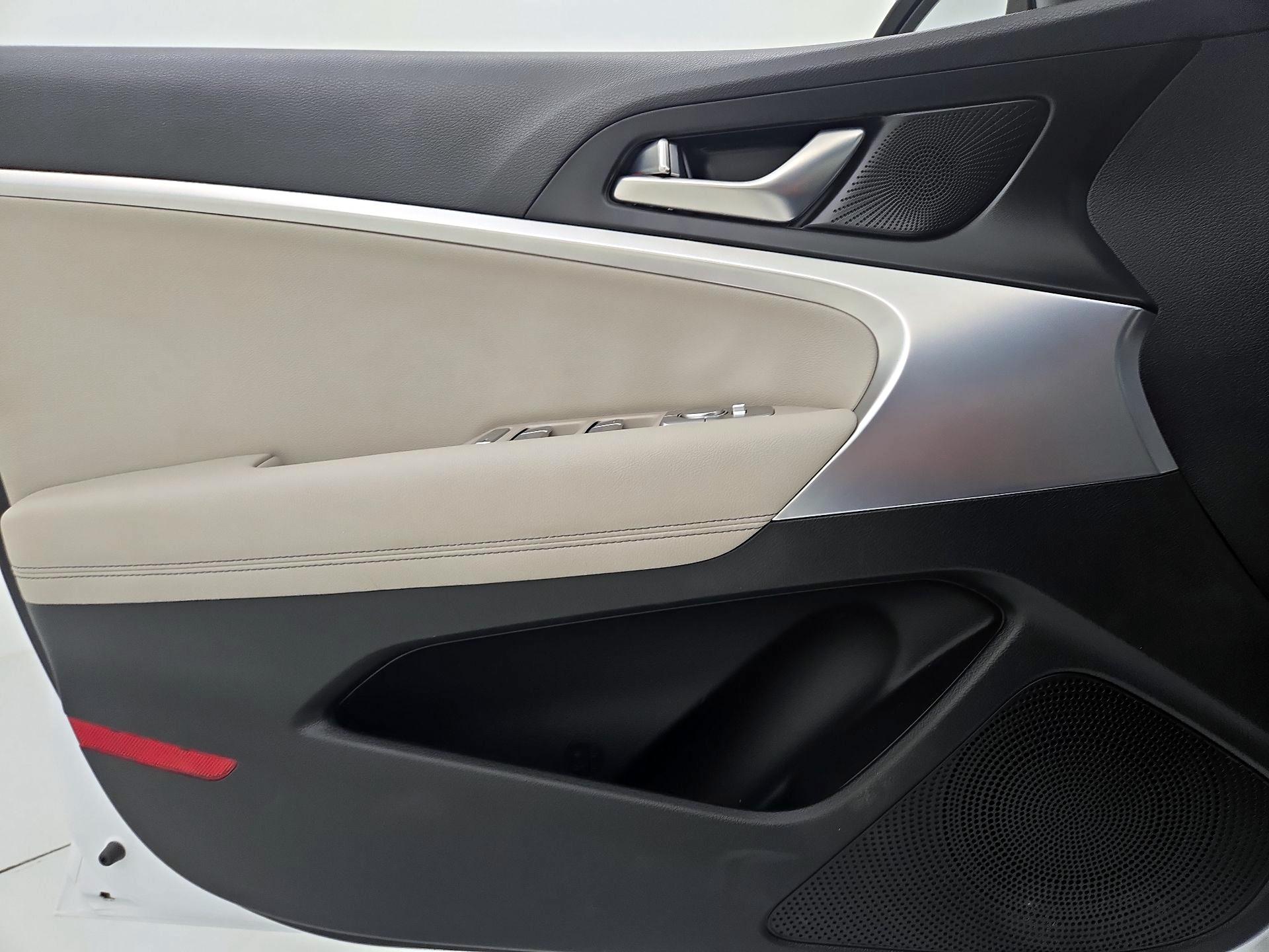 Thumbnail: 2023 Genesis G70 - 12