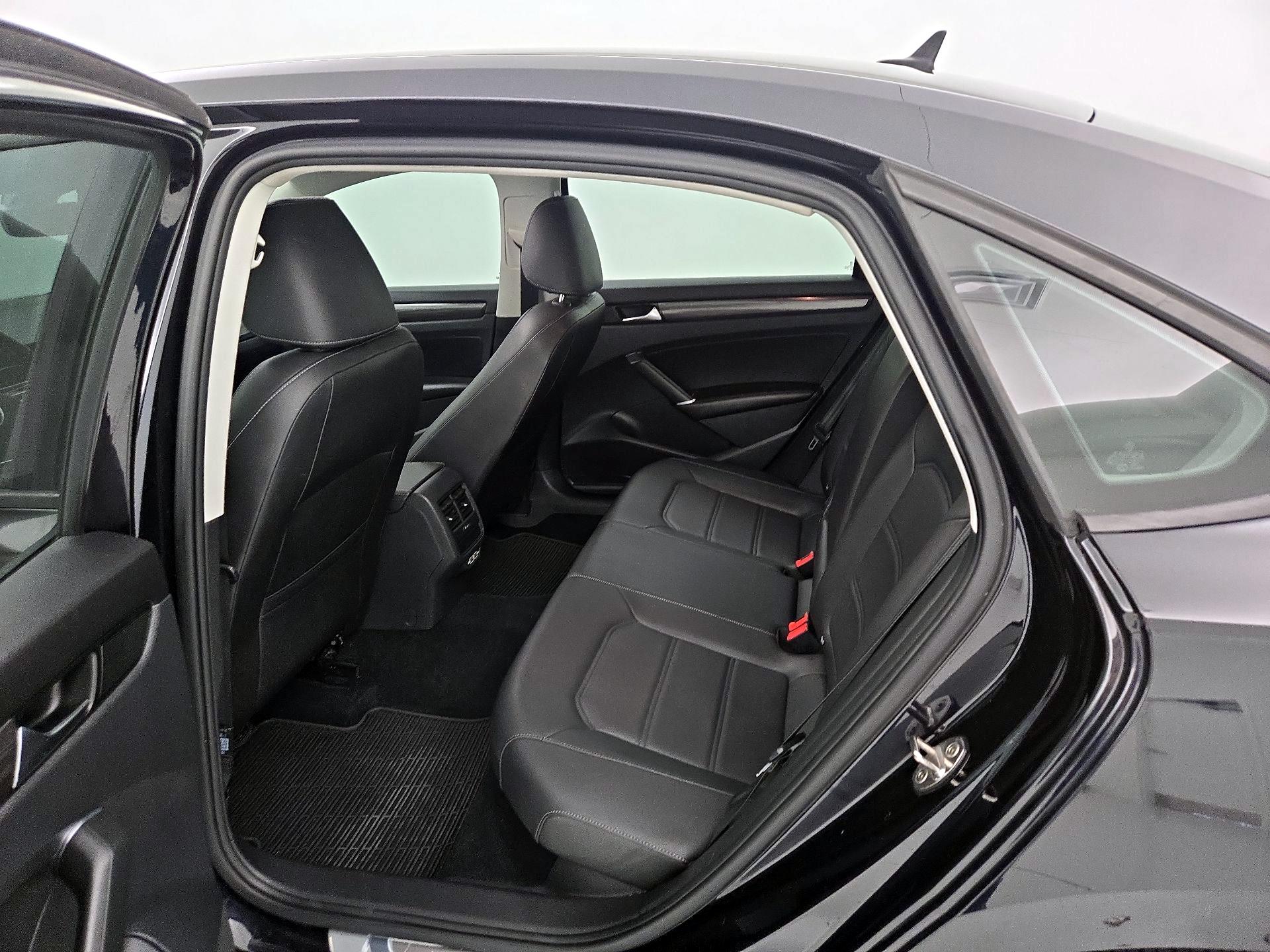 Thumbnail: 2020 Volkswagen Passat - 20