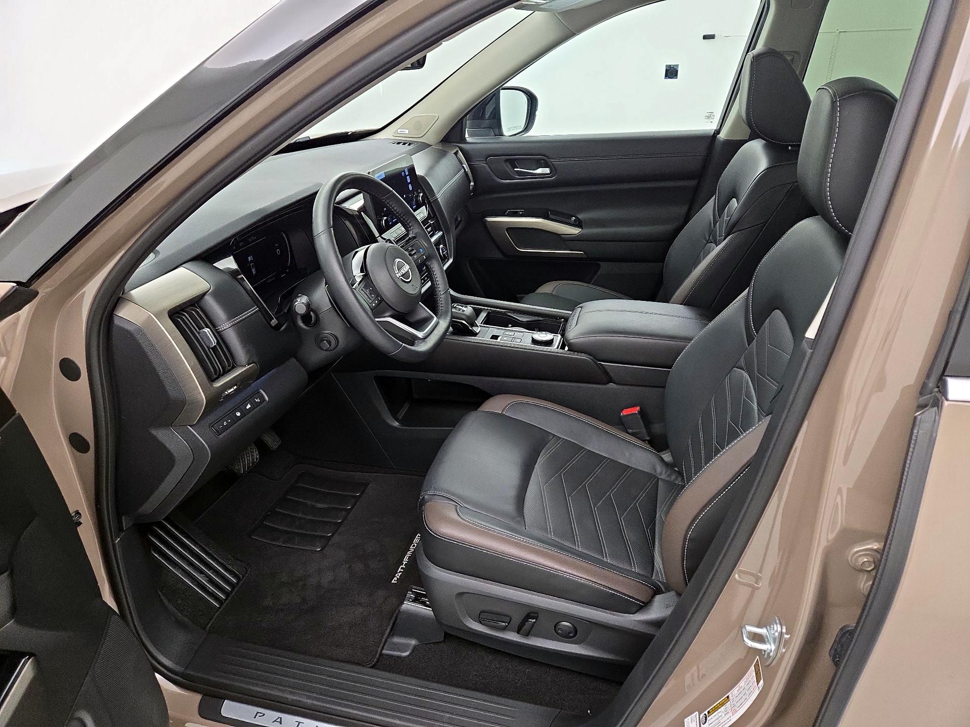 Thumbnail: 2023 Nissan Pathfinder - 11