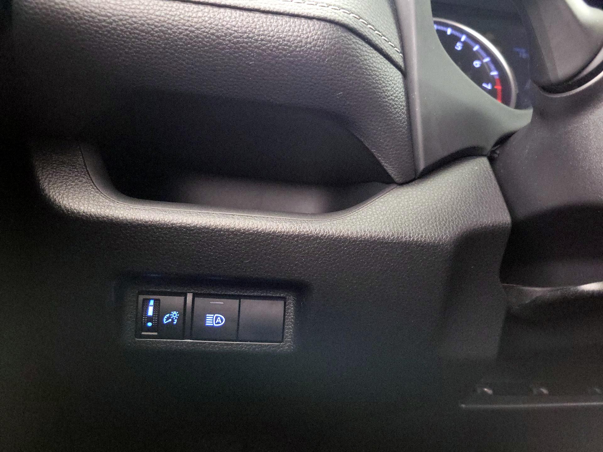 Thumbnail: 2019 Toyota RAV4 - 13