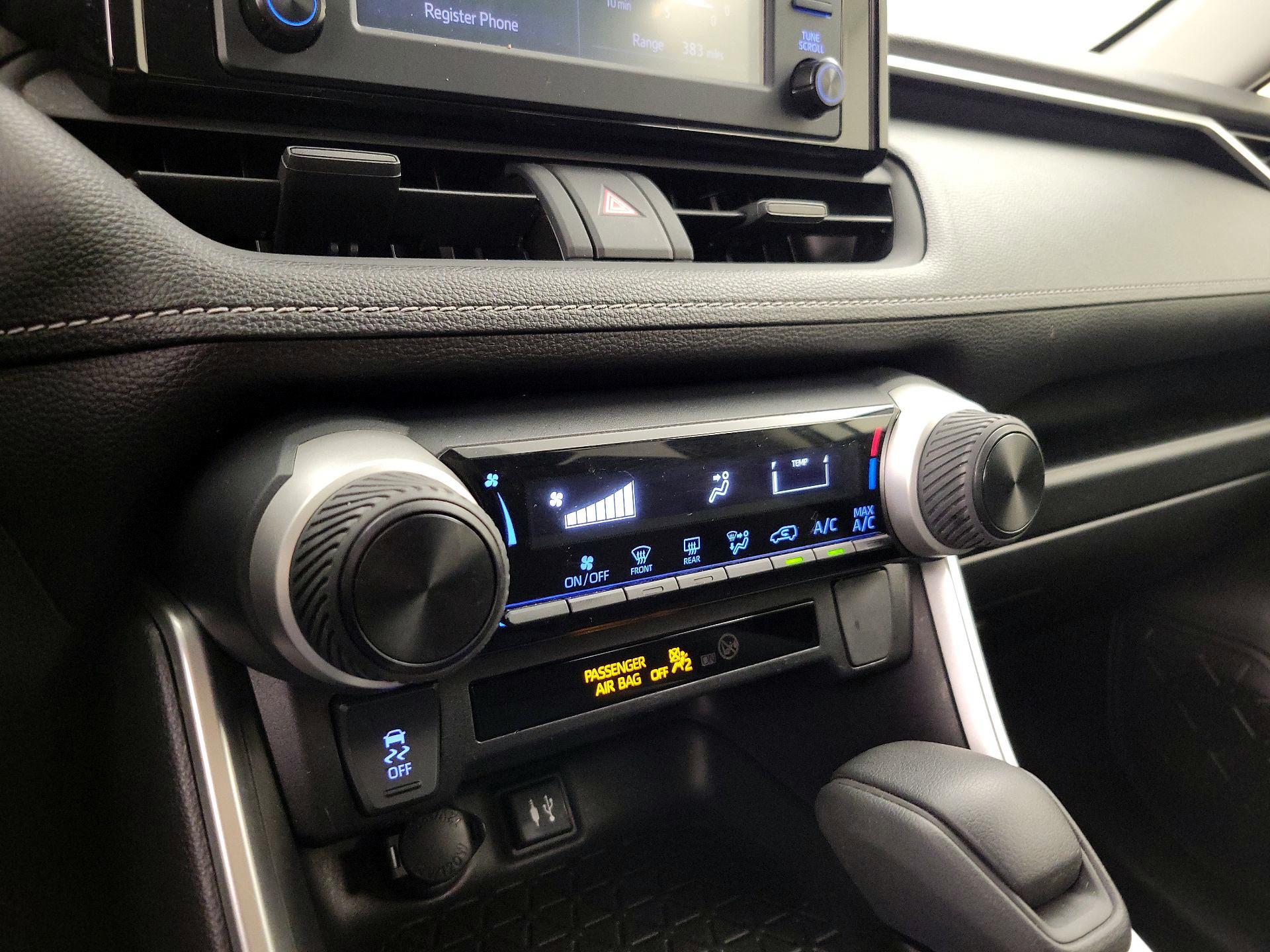 Thumbnail: 2019 Toyota RAV4 - 16