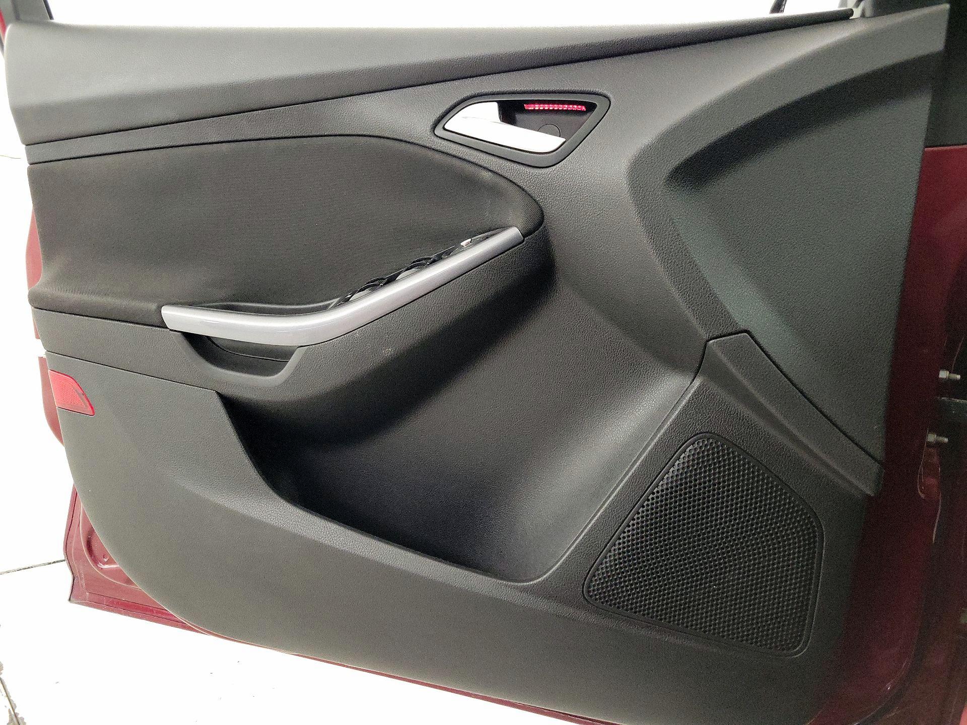 Thumbnail: 2014 Ford Focus - 12