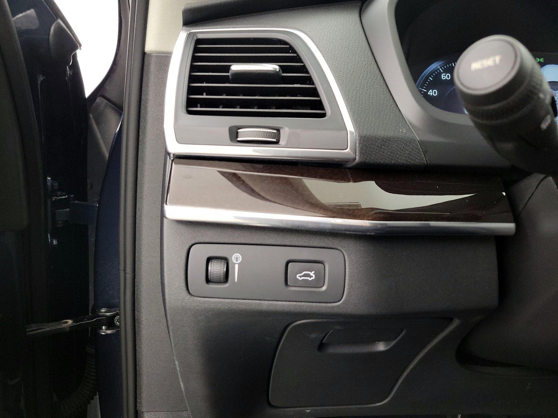 Thumbnail: 2019 Volvo XC90 - 13