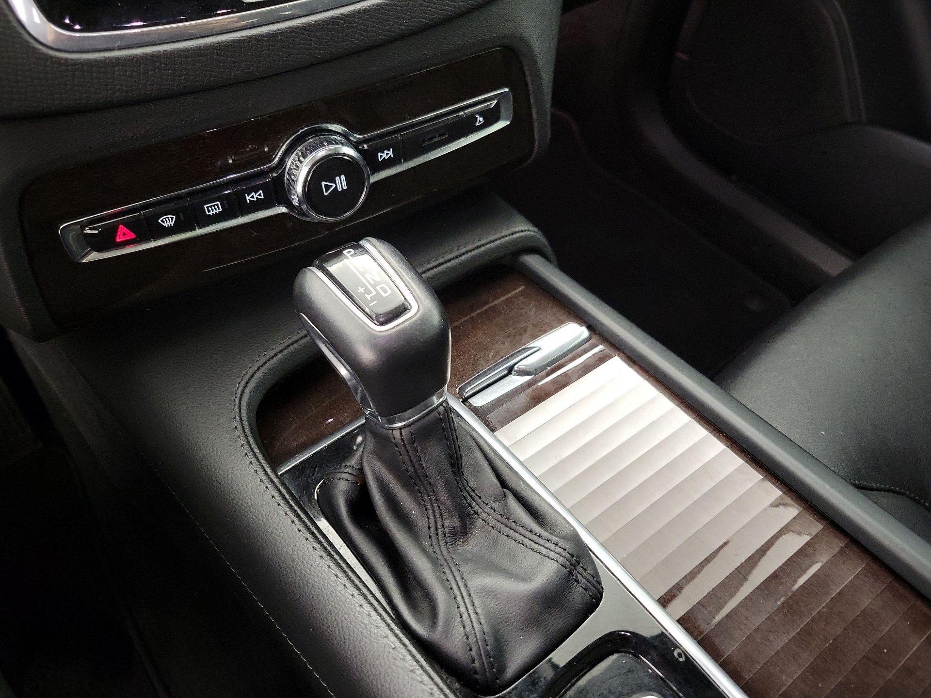 Thumbnail: 2019 Volvo XC90 - 17