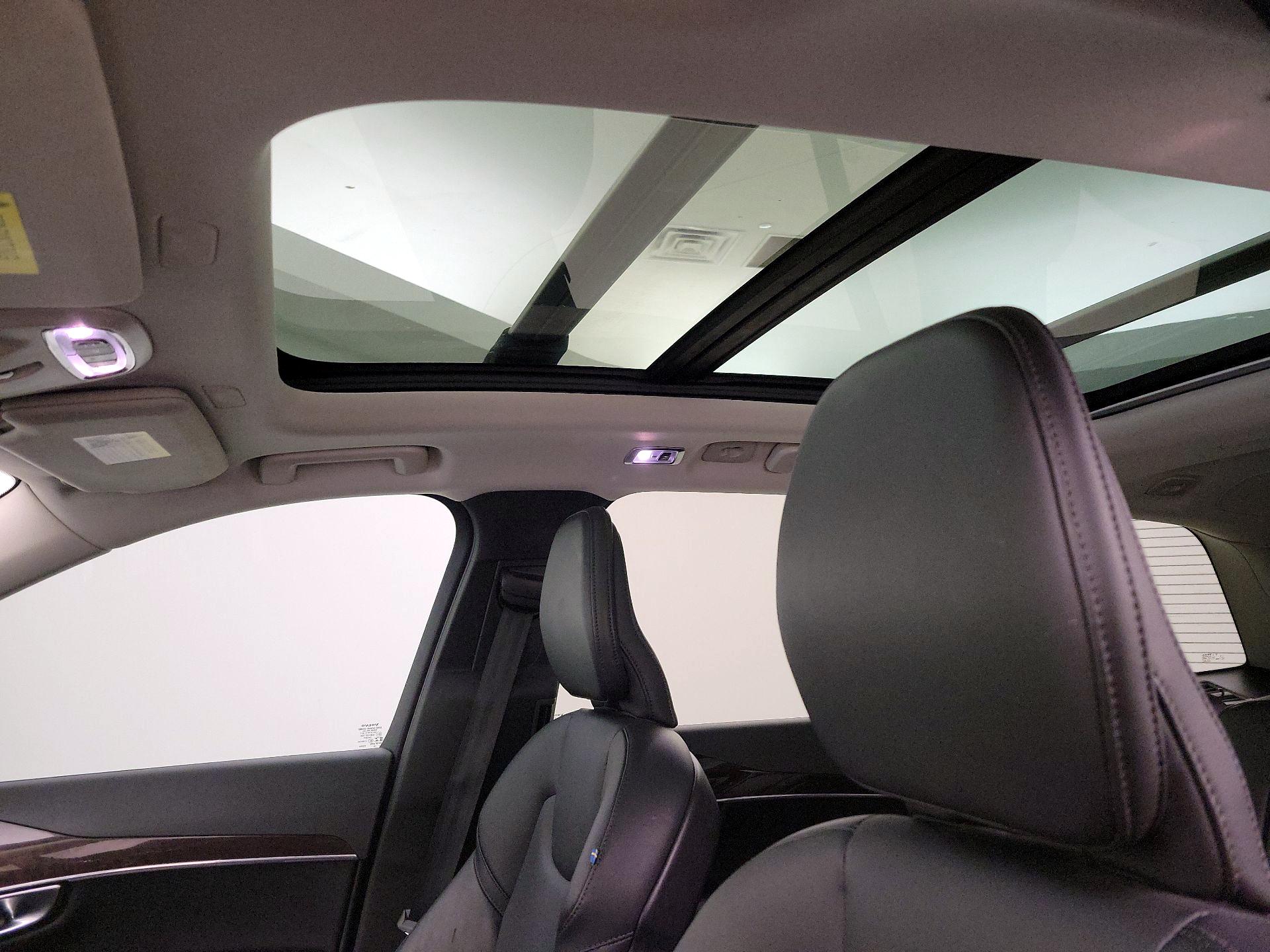 Thumbnail: 2019 Volvo XC90 - 18
