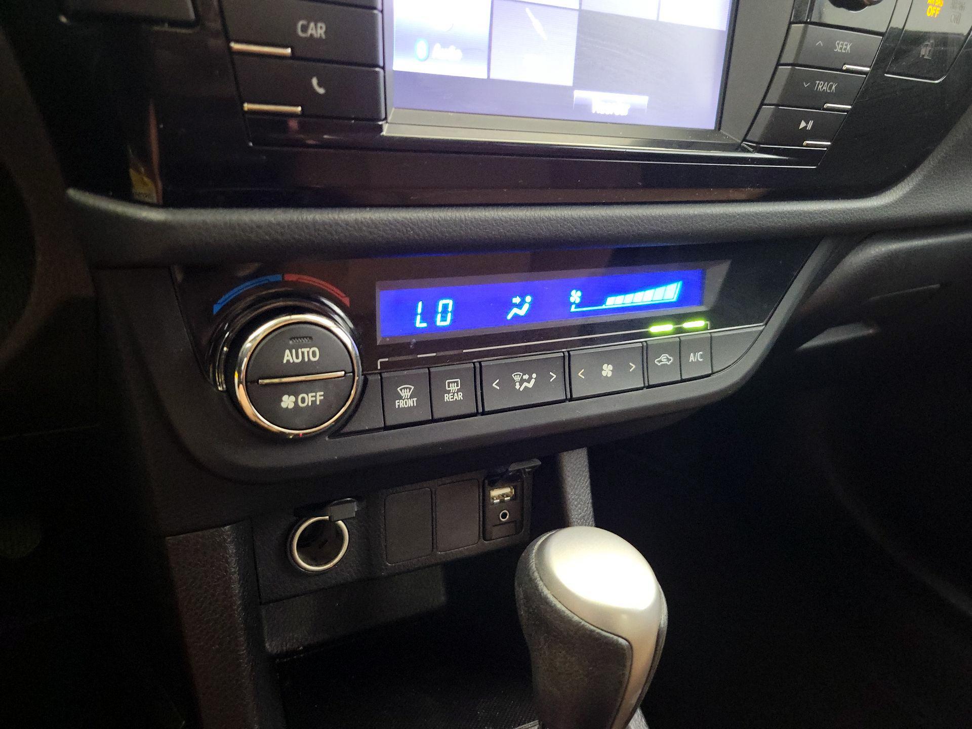 Thumbnail: 2014 Toyota Corolla - 16