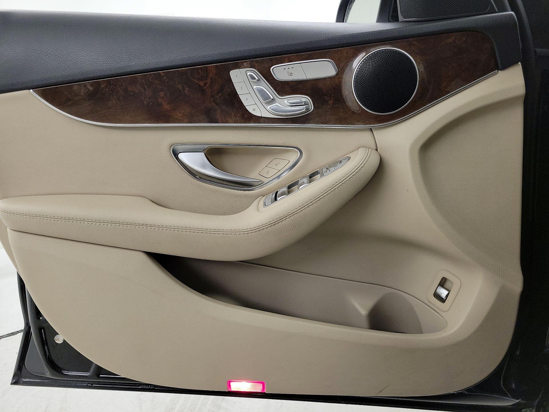 Thumbnail: 2016 Mercedes-Benz C-Class - 12