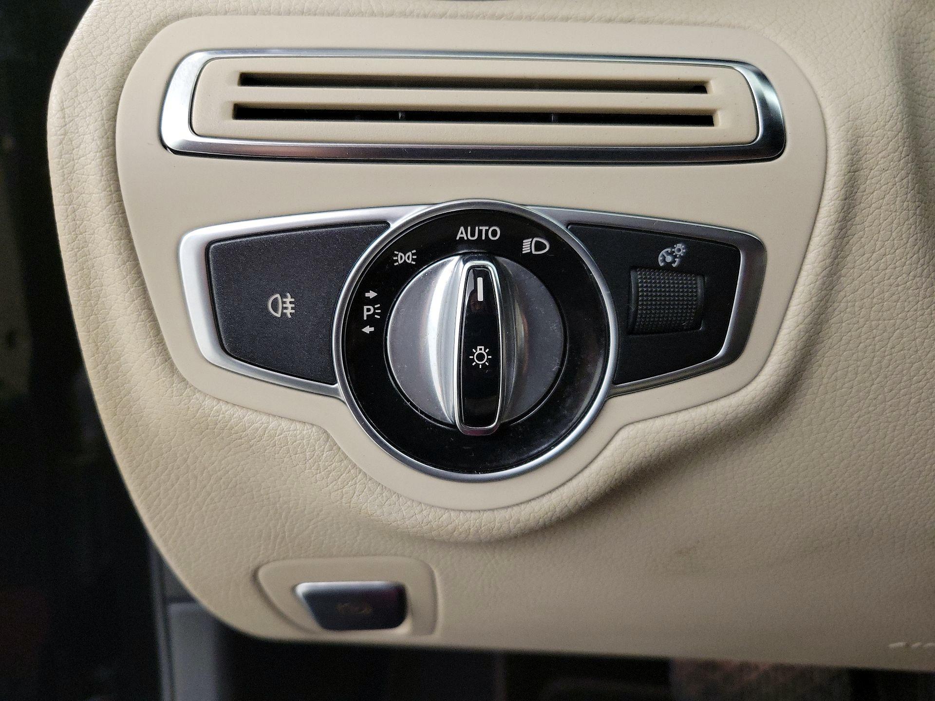 Thumbnail: 2016 Mercedes-Benz C-Class - 13