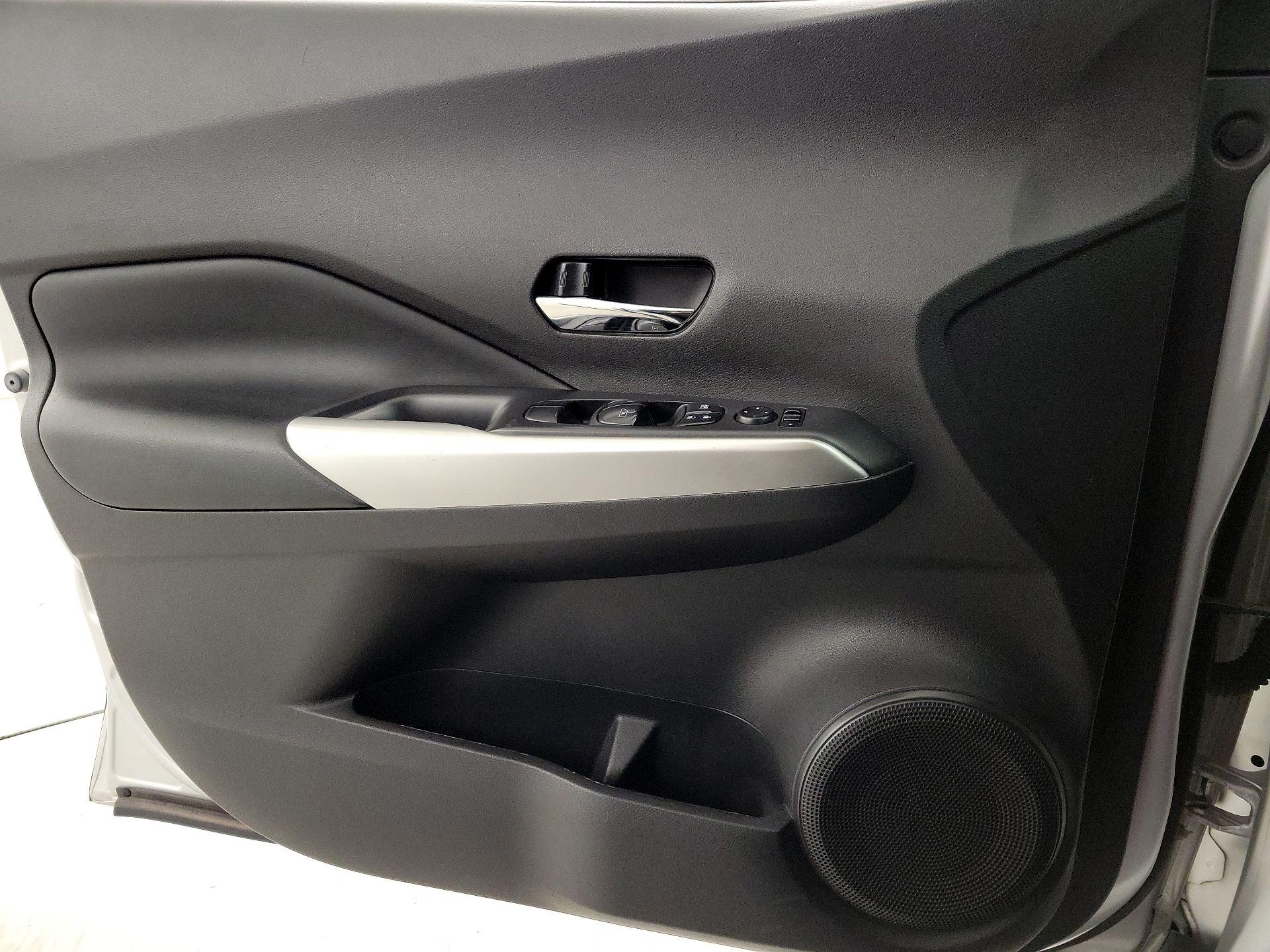 Thumbnail: 2019 Nissan Kicks - 12