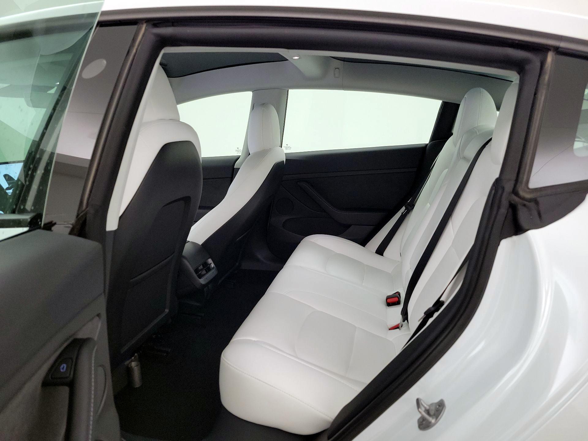 Thumbnail: 2022 Tesla Model 3 - 17