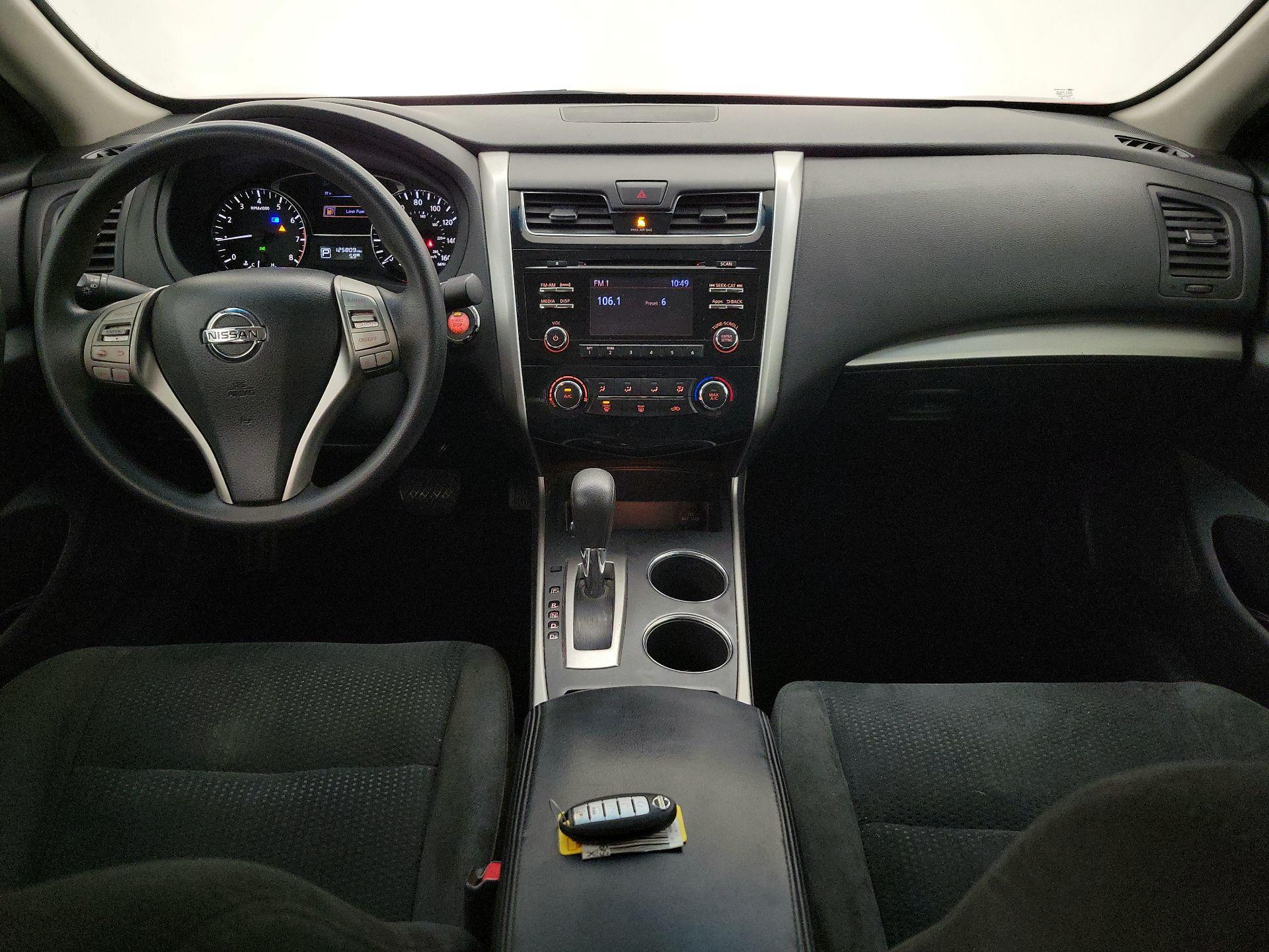 Thumbnail: 2015 Nissan Altima - 9