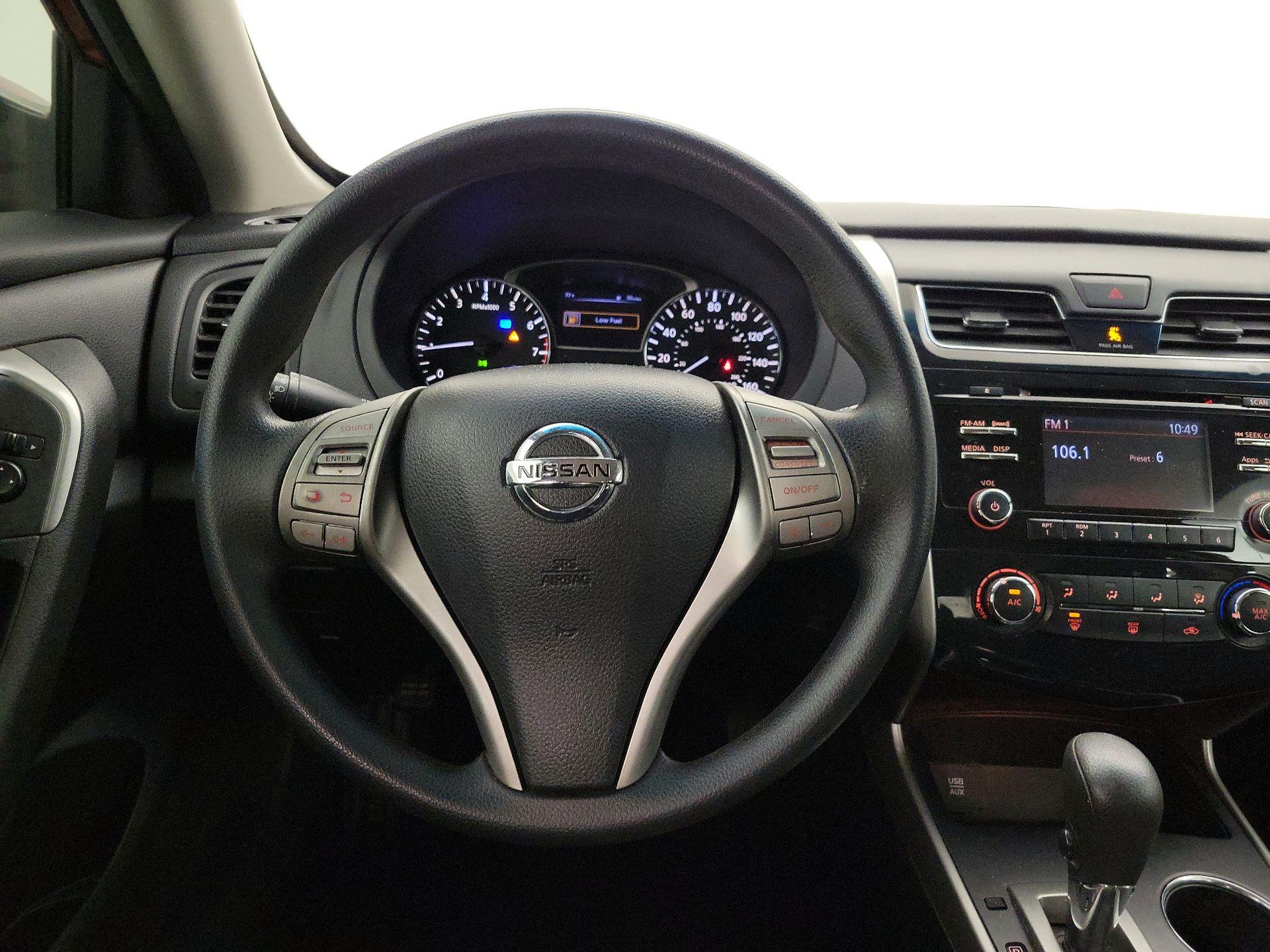 Thumbnail: 2015 Nissan Altima - 10