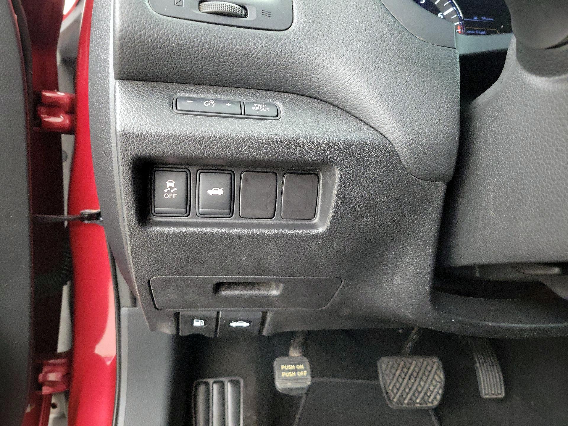 Thumbnail: 2015 Nissan Altima - 13