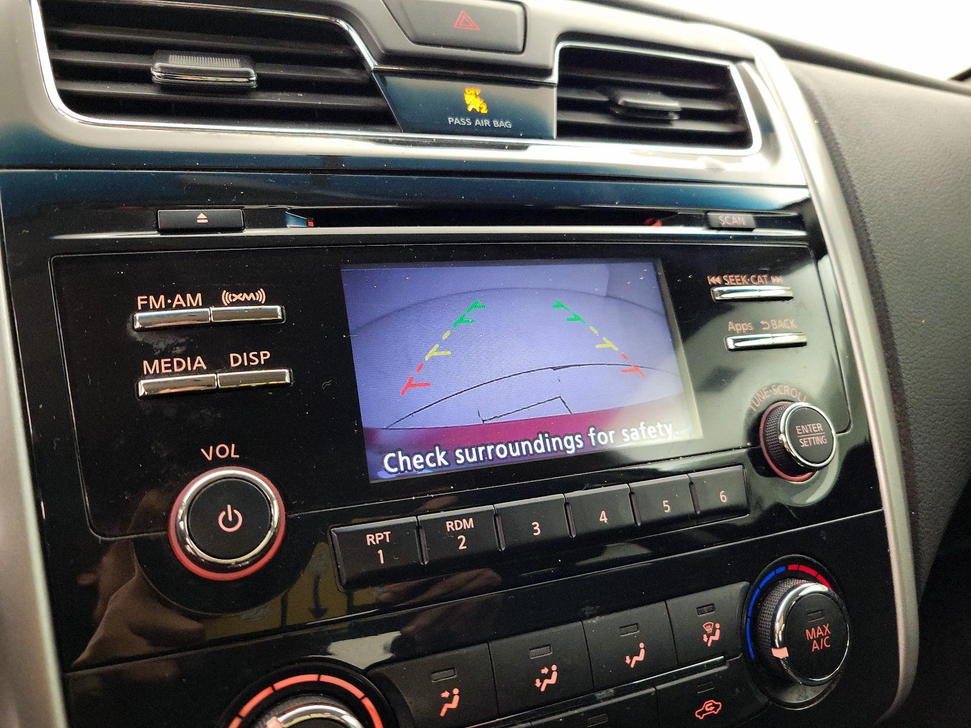 Thumbnail: 2015 Nissan Altima - 14