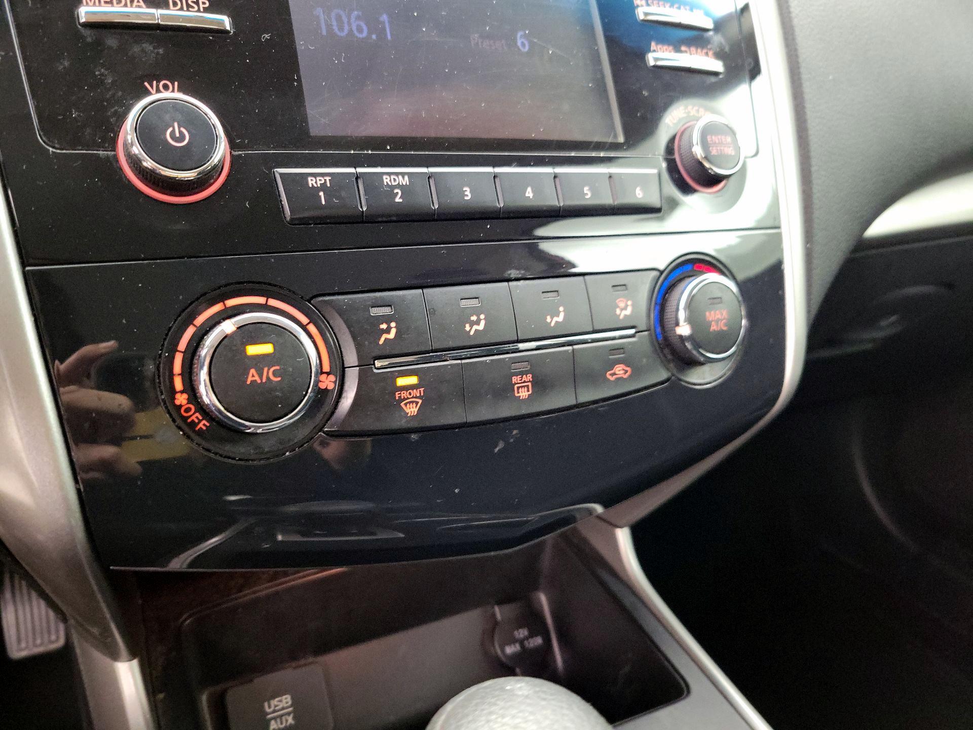 Thumbnail: 2015 Nissan Altima - 16