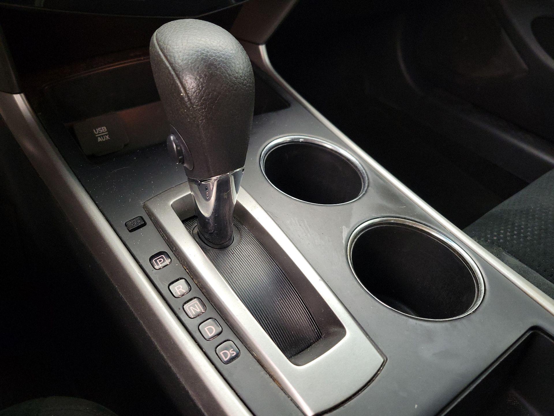 Thumbnail: 2015 Nissan Altima - 17