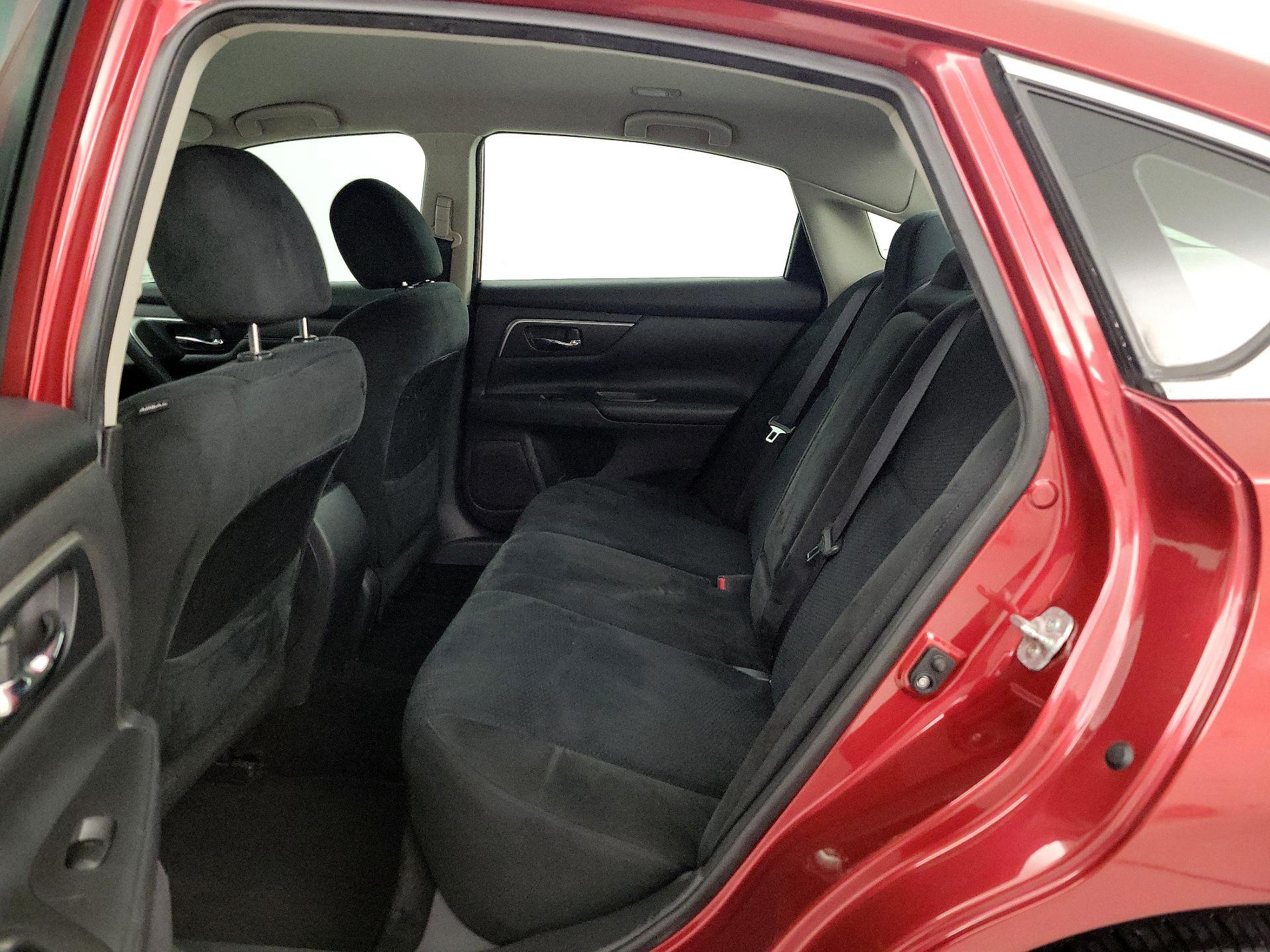Thumbnail: 2015 Nissan Altima - 18