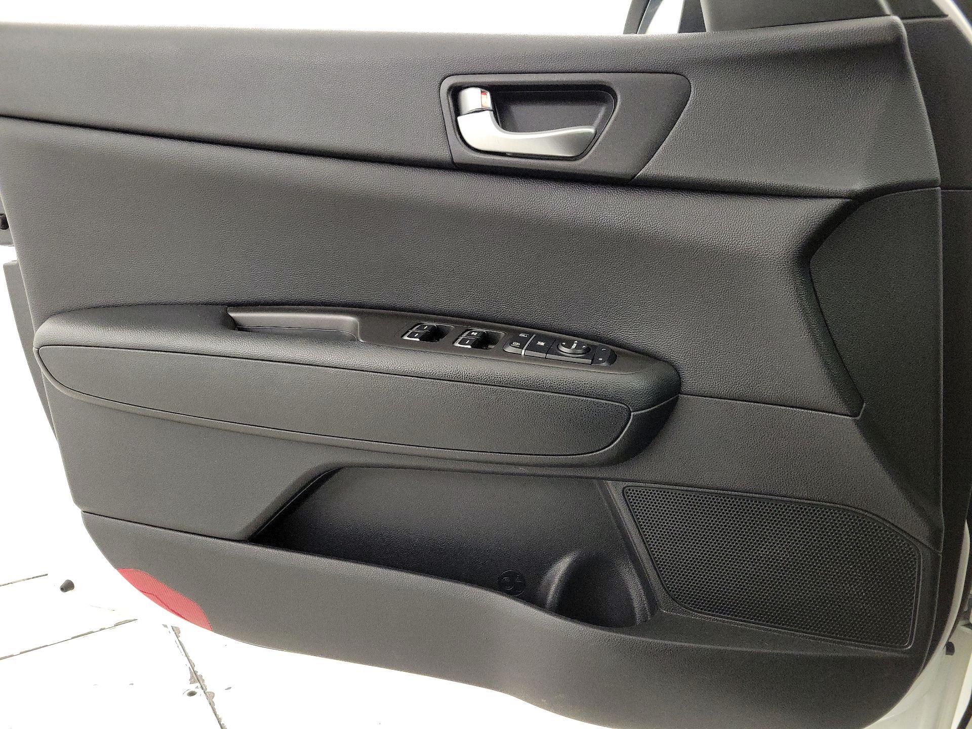 Thumbnail: 2016 Kia Optima - 12