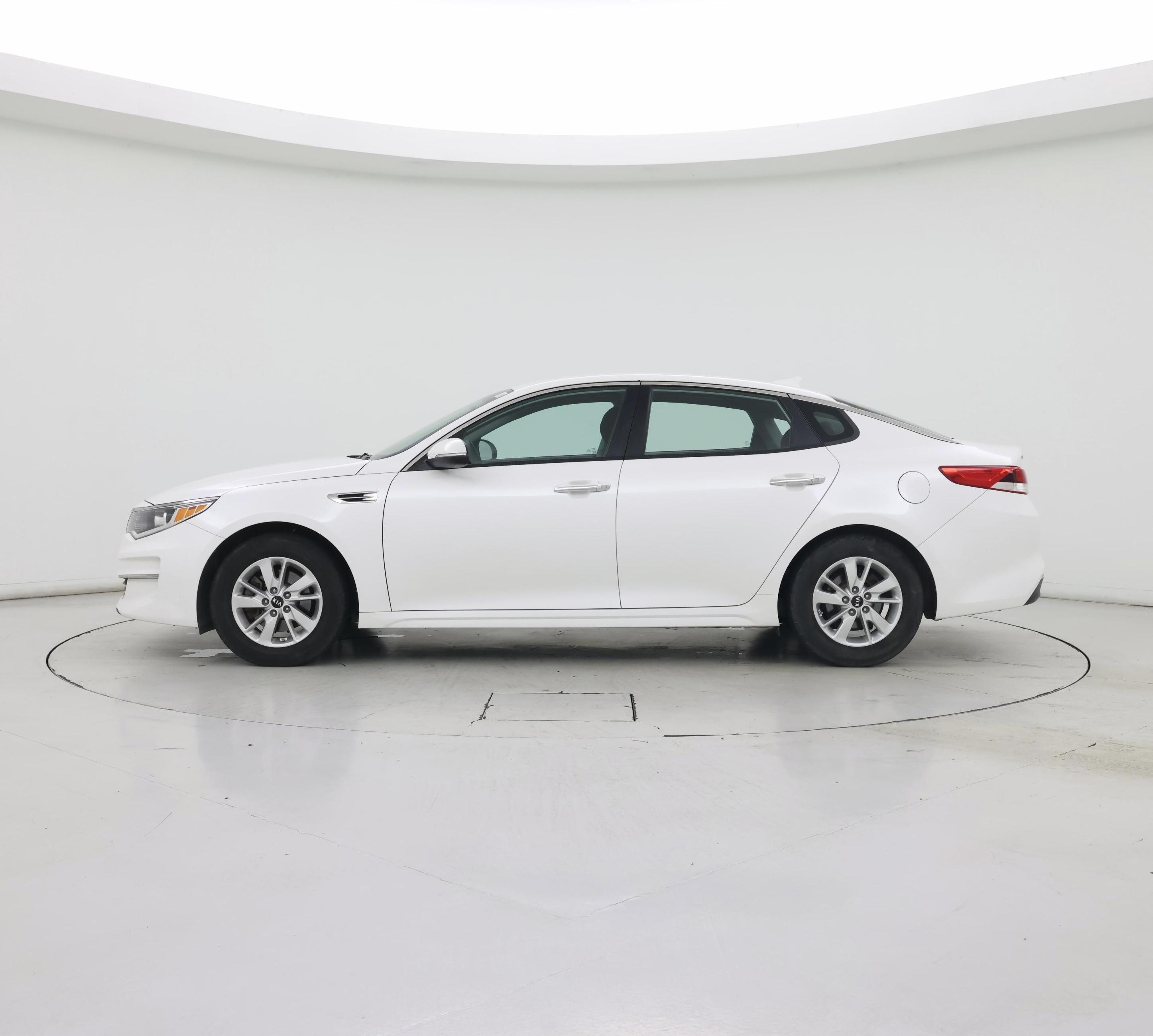 Thumbnail: 2016 Kia Optima - 3