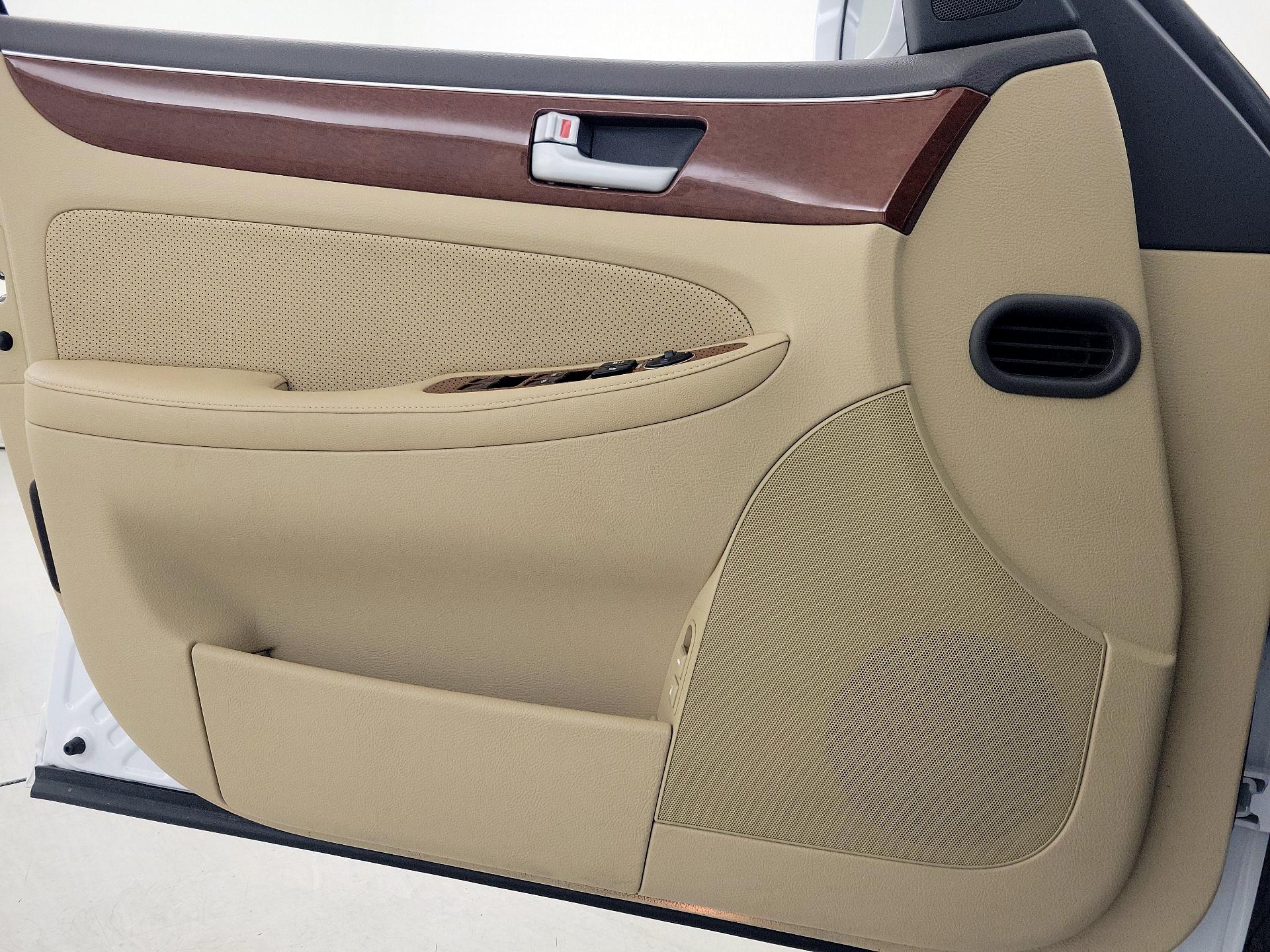 Thumbnail: 2014 Hyundai Genesis - 12