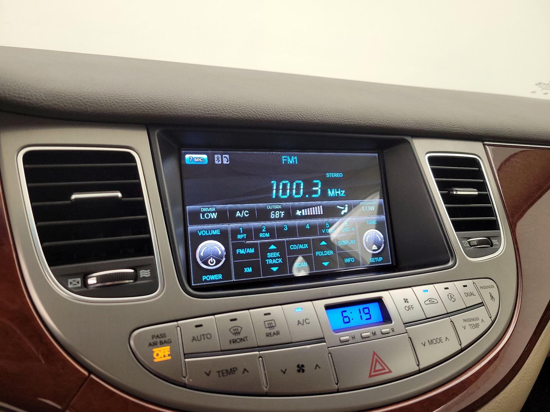 Thumbnail: 2014 Hyundai Genesis - 16