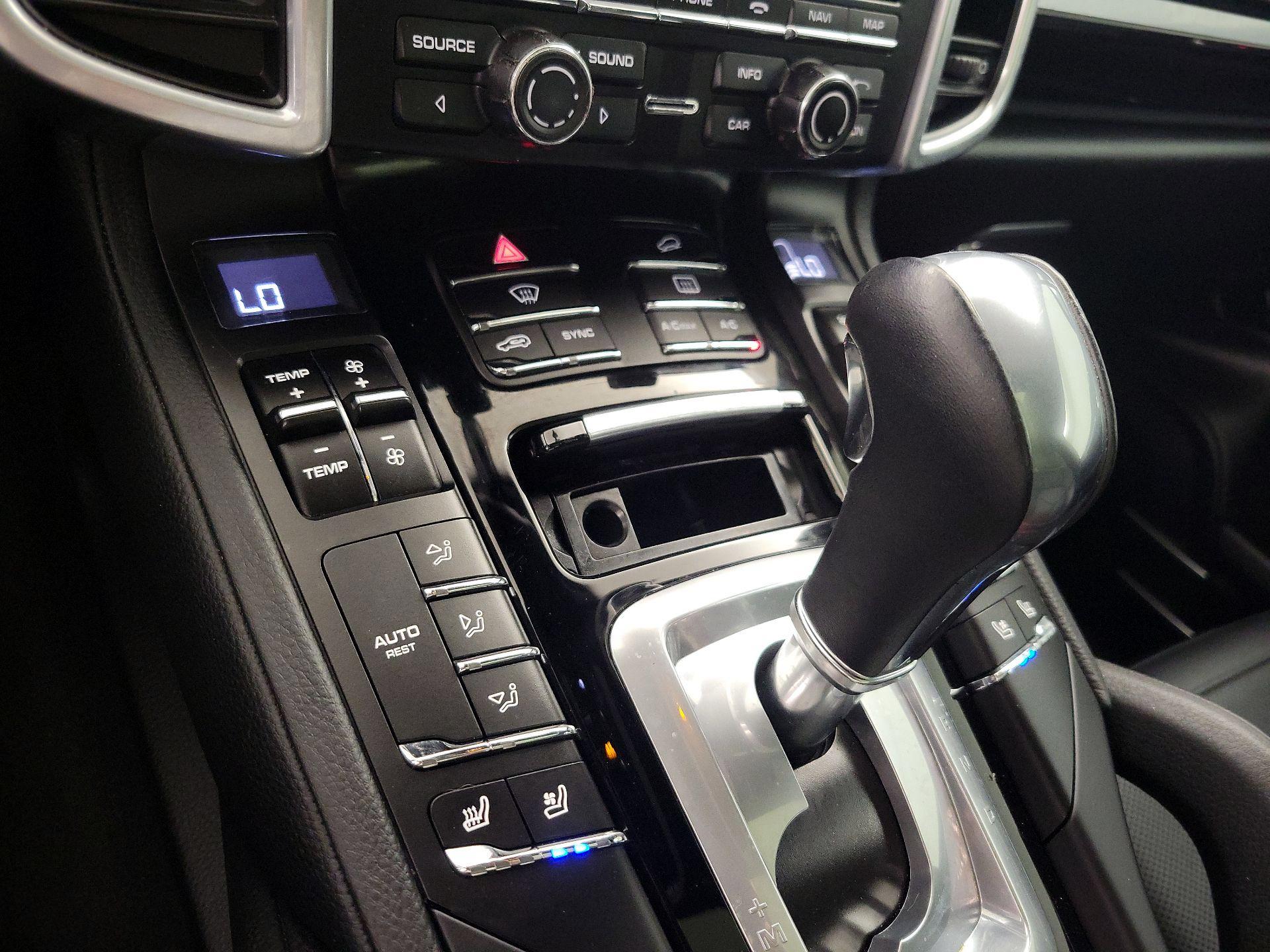 Thumbnail: 2016 Porsche Cayenne - 17