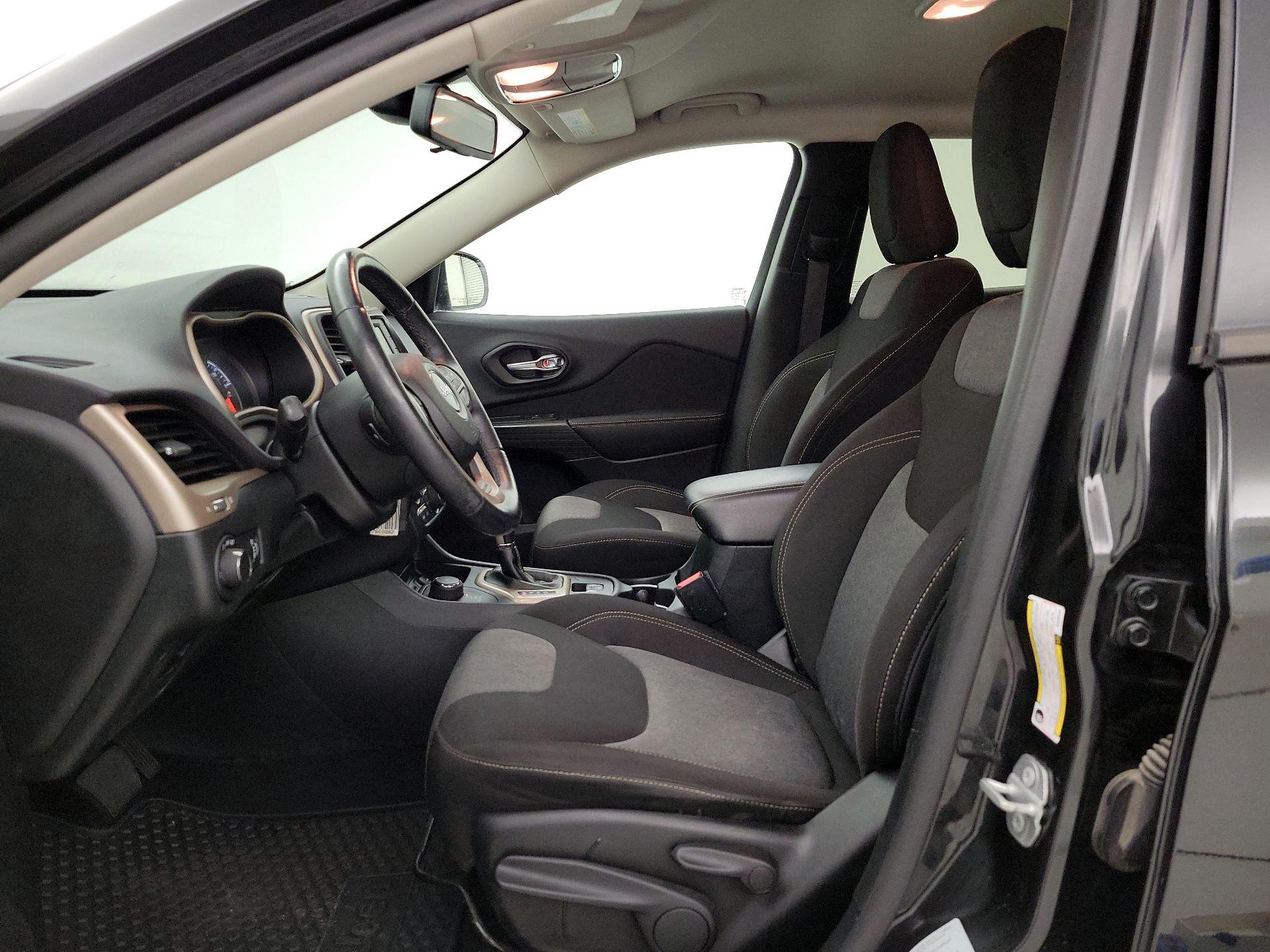 Thumbnail: 2016 Jeep Cherokee - 11