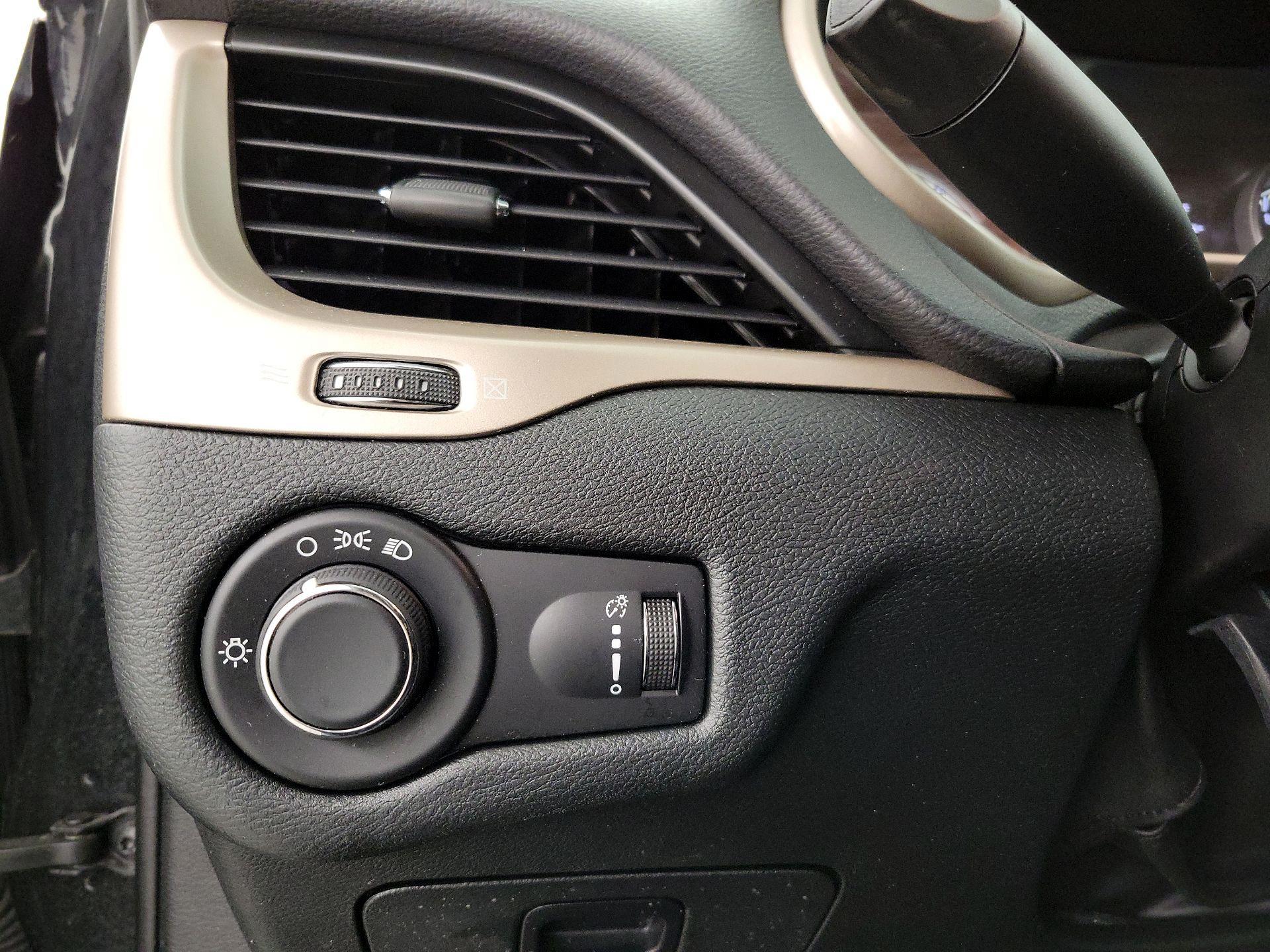 Thumbnail: 2016 Jeep Cherokee - 13