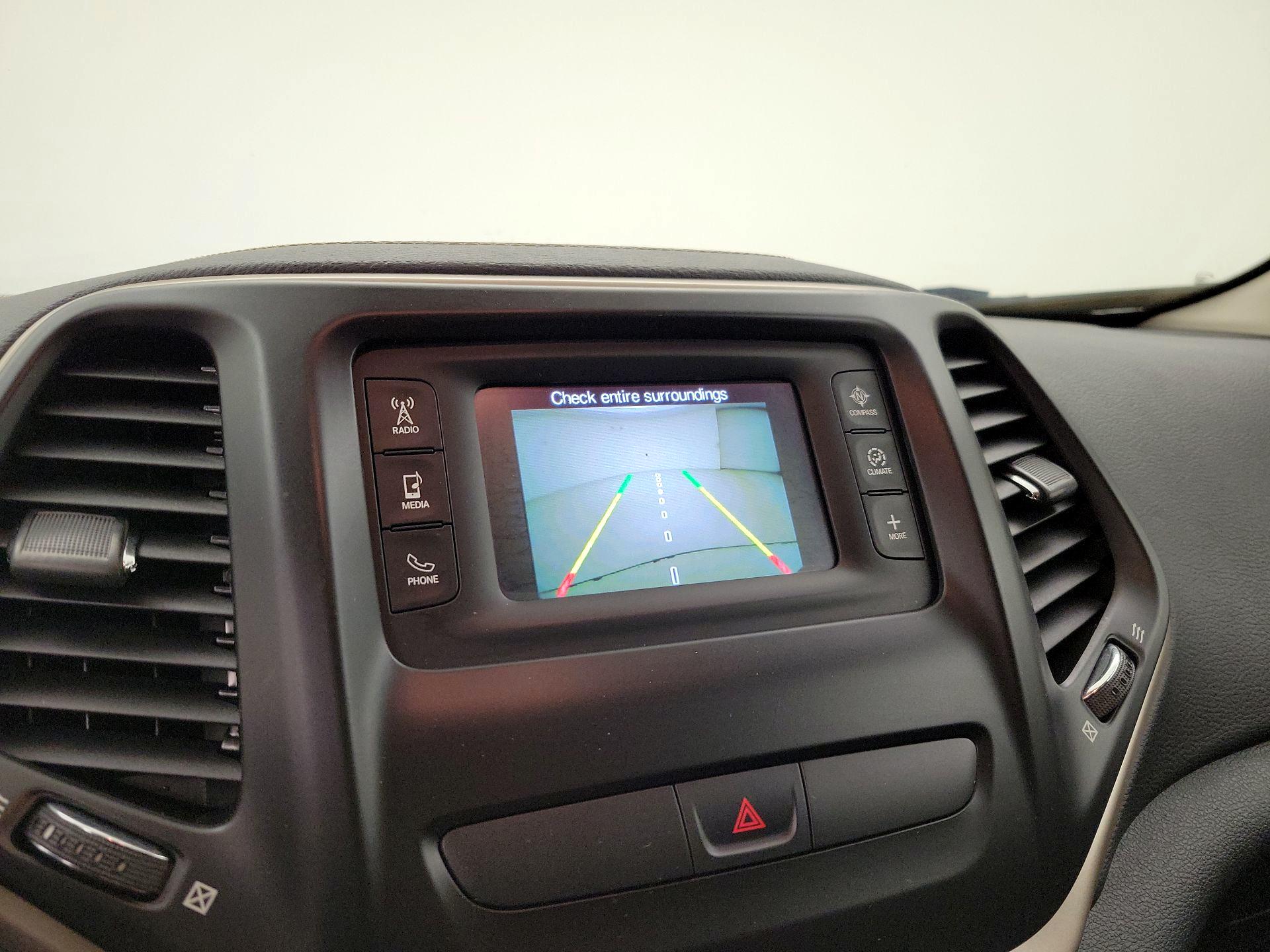 Thumbnail: 2016 Jeep Cherokee - 14
